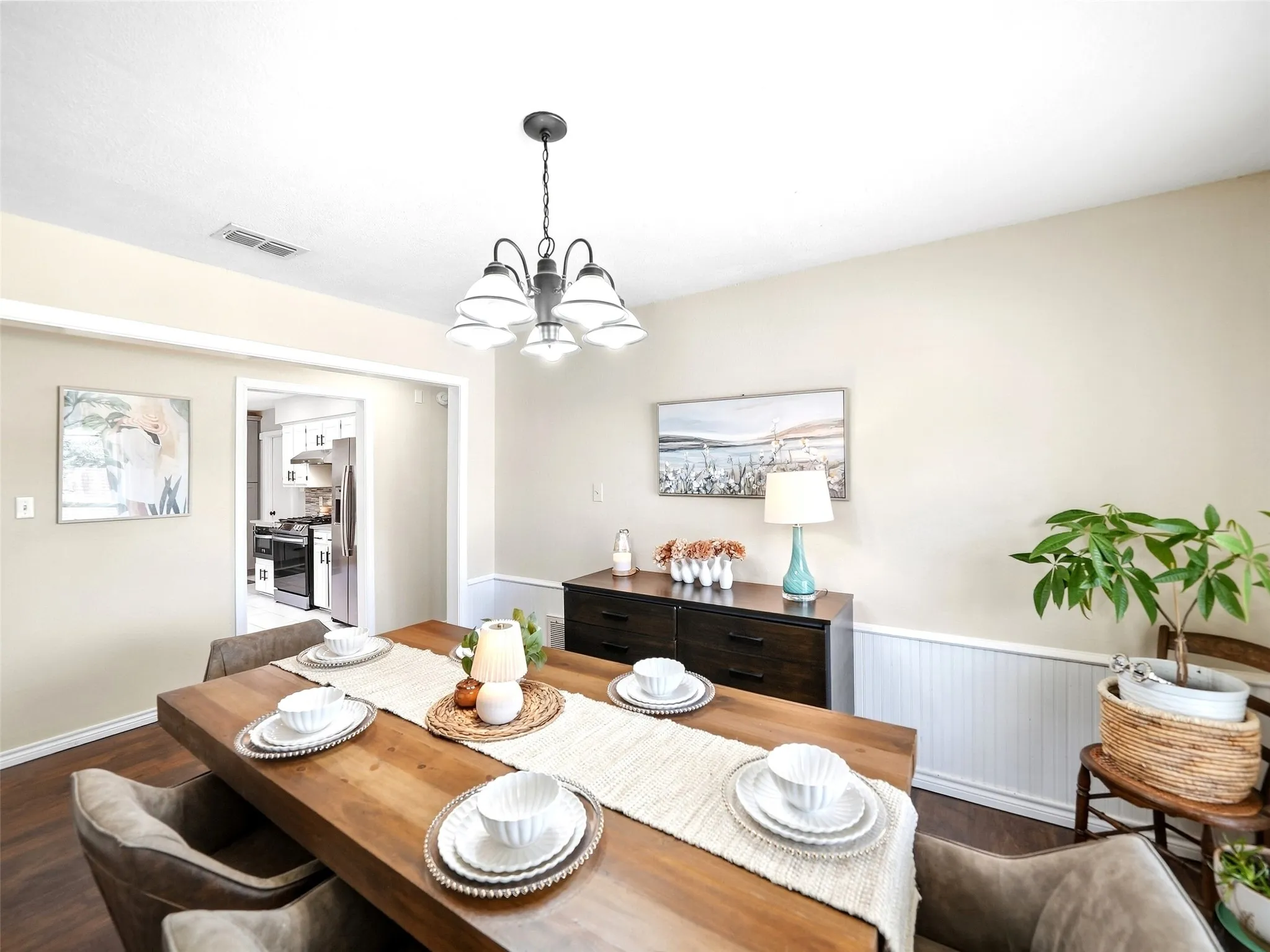 Single Family Residence For Sale in Denton County , 2136 Goldfinch Drive, Lewisville, Texas 75077, 3 Bedroom, 2 Bathroom, 2 Garage spaces, 1,568 Sqft, built in 1985, mls#21348955, Real Estate Agent in Lewisville, Homes For Sale in Denton county, Homes For Sale in Lewisville, Realtor in Lewisville Texas, Real Estate Brokerage Independent Realty Texas, Luminita Cordes Realtor