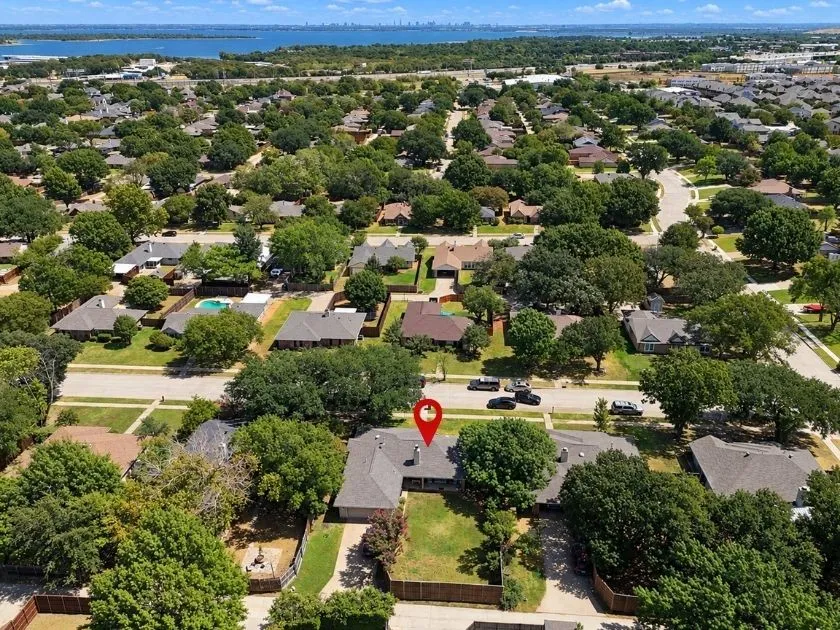 Single Family Residence For Sale in Denton County , 2136 Goldfinch Drive, Lewisville, Texas 75077, 3 Bedroom, 2 Bathroom, 2 Garage spaces, 1,568 Sqft, built in 1985, mls#21348955, Real Estate Agent in Lewisville, Homes For Sale in Denton county, Homes For Sale in Lewisville, Realtor in Lewisville Texas, Real Estate Brokerage Independent Realty Texas, Luminita Cordes Realtor