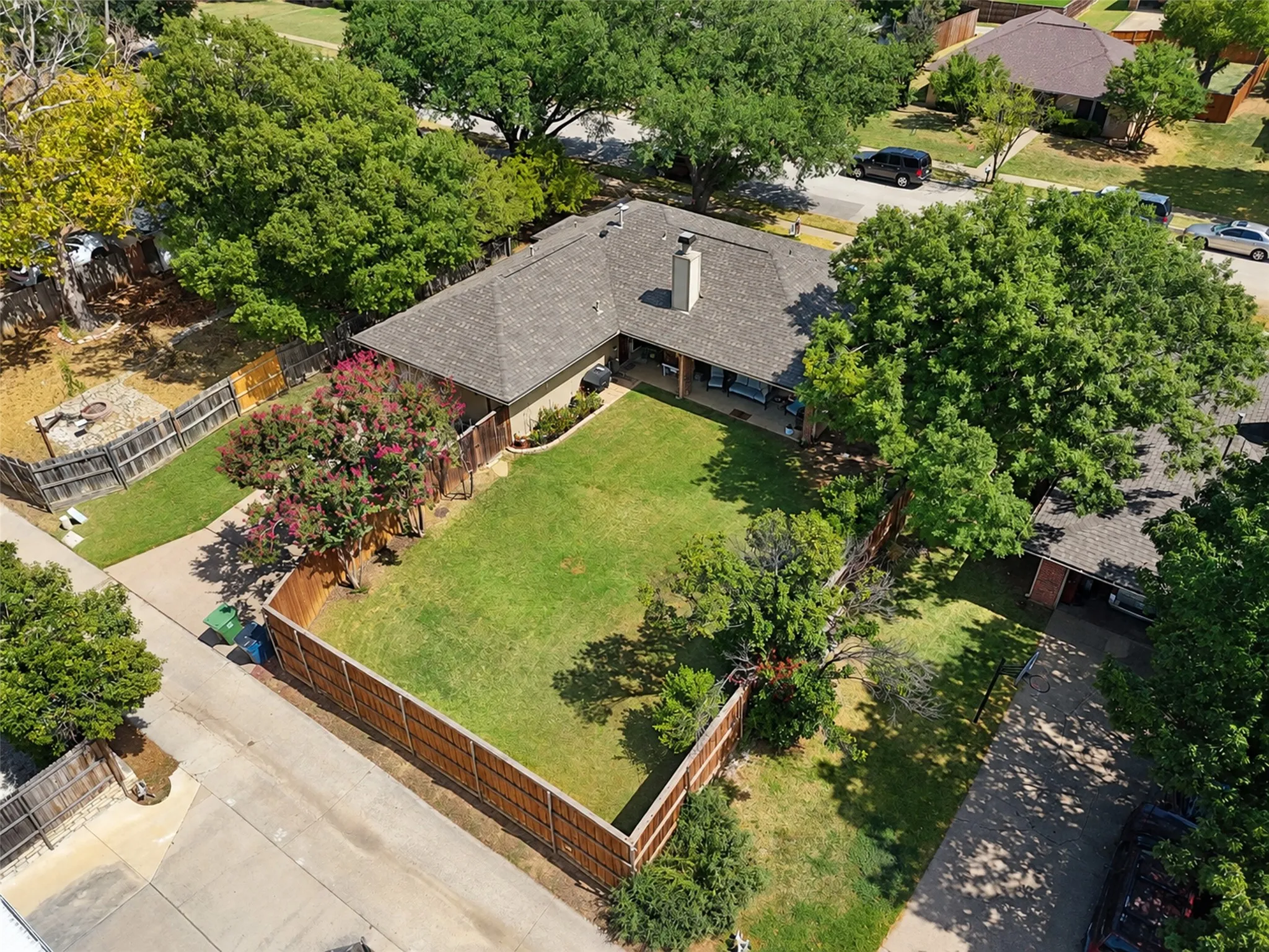 Single Family Residence For Sale in Denton County , 2136 Goldfinch Drive, Lewisville, Texas 75077, 3 Bedroom, 2 Bathroom, 2 Garage spaces, 1,568 Sqft, built in 1985, mls#21348955, Real Estate Agent in Lewisville, Homes For Sale in Denton county, Homes For Sale in Lewisville, Realtor in Lewisville Texas, Real Estate Brokerage Independent Realty Texas, Luminita Cordes Realtor
