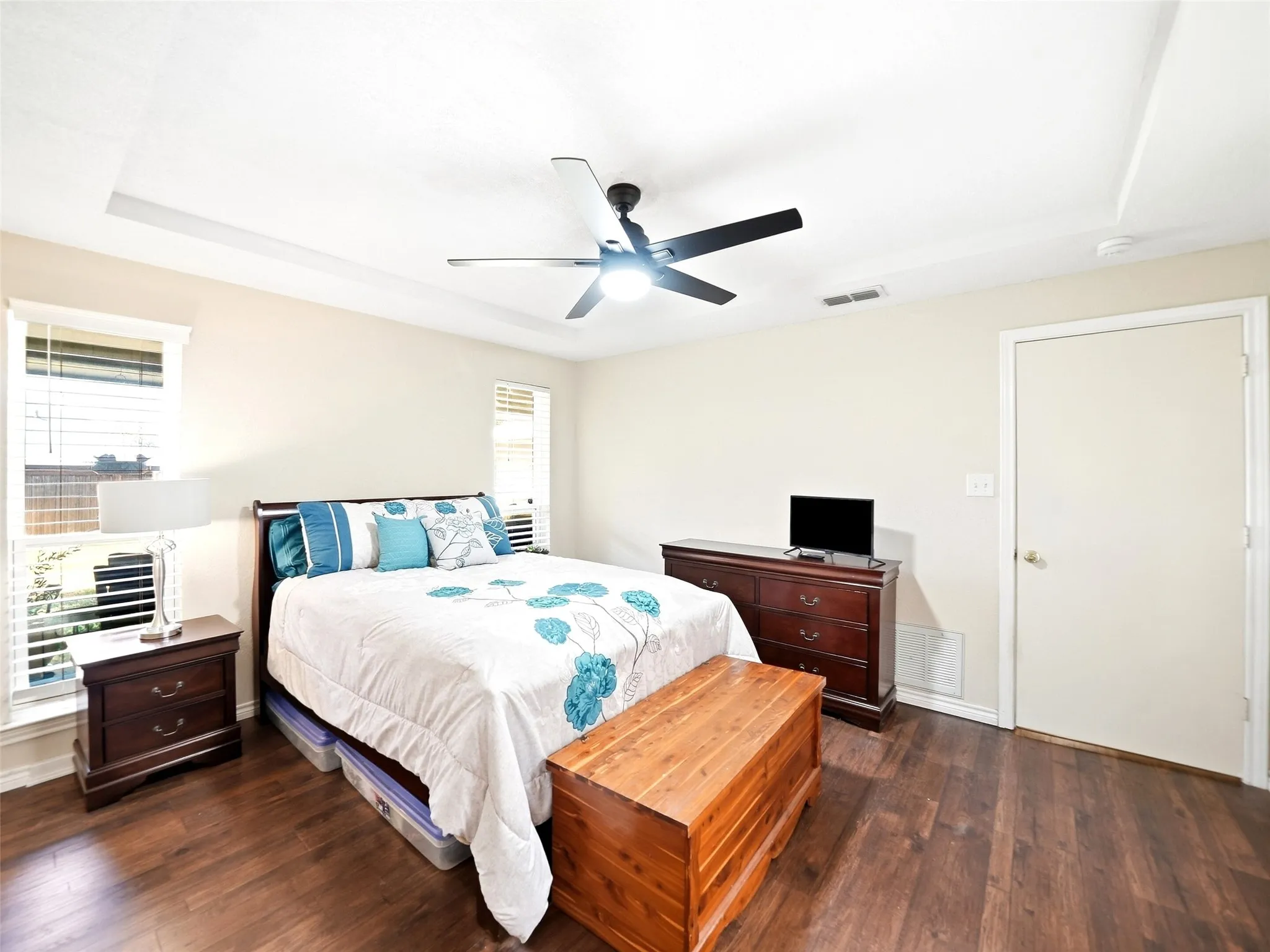 Single Family Residence For Sale in Denton County , 2136 Goldfinch Drive, Lewisville, Texas 75077, 3 Bedroom, 2 Bathroom, 2 Garage spaces, 1,568 Sqft, built in 1985, mls#21348955, Real Estate Agent in Lewisville, Homes For Sale in Denton county, Homes For Sale in Lewisville, Realtor in Lewisville Texas, Real Estate Brokerage Independent Realty Texas, Luminita Cordes Realtor