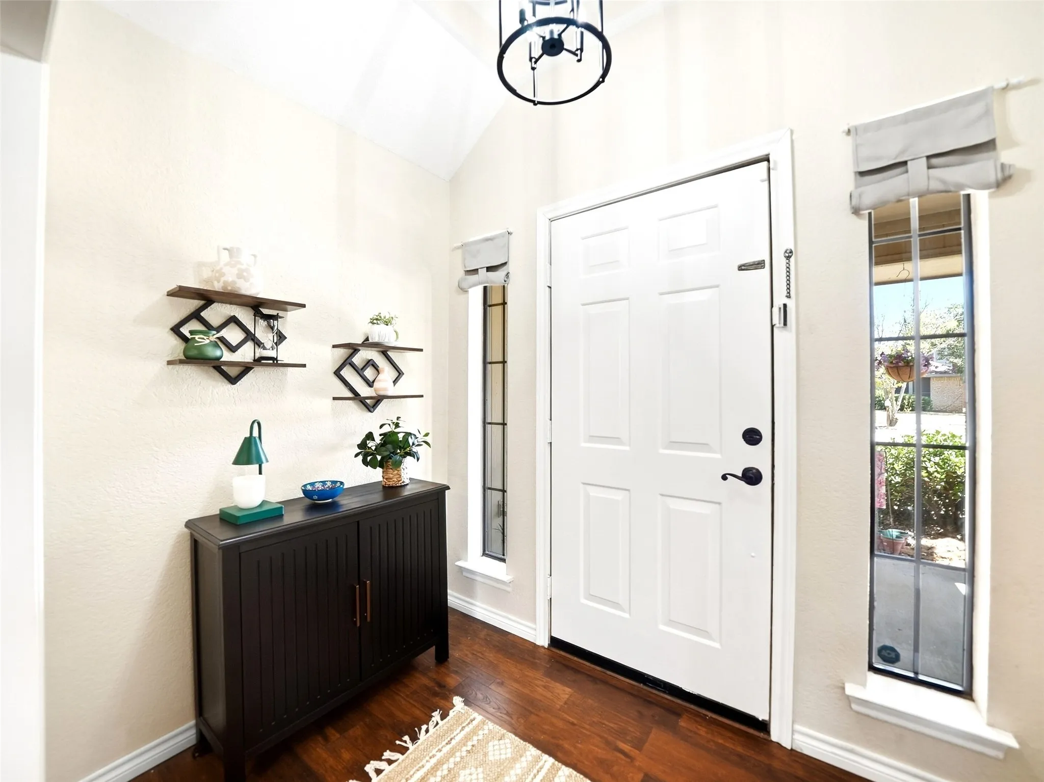 Single Family Residence For Sale in Denton County , 2136 Goldfinch Drive, Lewisville, Texas 75077, 3 Bedroom, 2 Bathroom, 2 Garage spaces, 1,568 Sqft, built in 1985, mls#21348955, Real Estate Agent in Lewisville, Homes For Sale in Denton county, Homes For Sale in Lewisville, Realtor in Lewisville Texas, Real Estate Brokerage Independent Realty Texas, Luminita Cordes Realtor