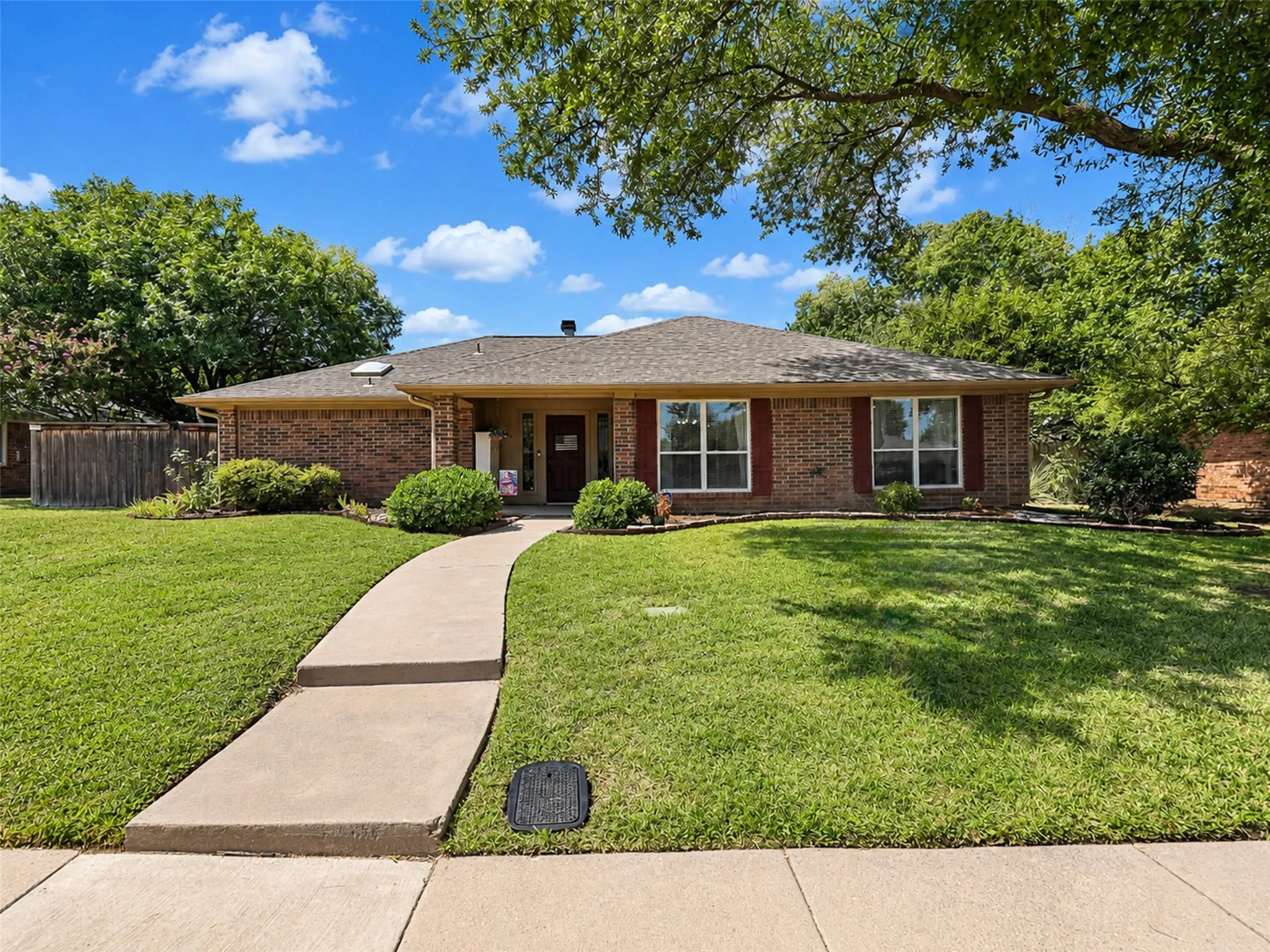 Single Family Residence For Sale in Denton County , 2136 Goldfinch Drive, Lewisville, Texas 75077, 3 Bedroom, 2 Bathroom, 2 Garage spaces, 1,568 Sqft, built in 1985, mls#21348955, Real Estate Agent in Lewisville, Homes For Sale in Denton county, Homes For Sale in Lewisville, Realtor in Lewisville Texas, Real Estate Brokerage Independent Realty Texas, Luminita Cordes Realtor