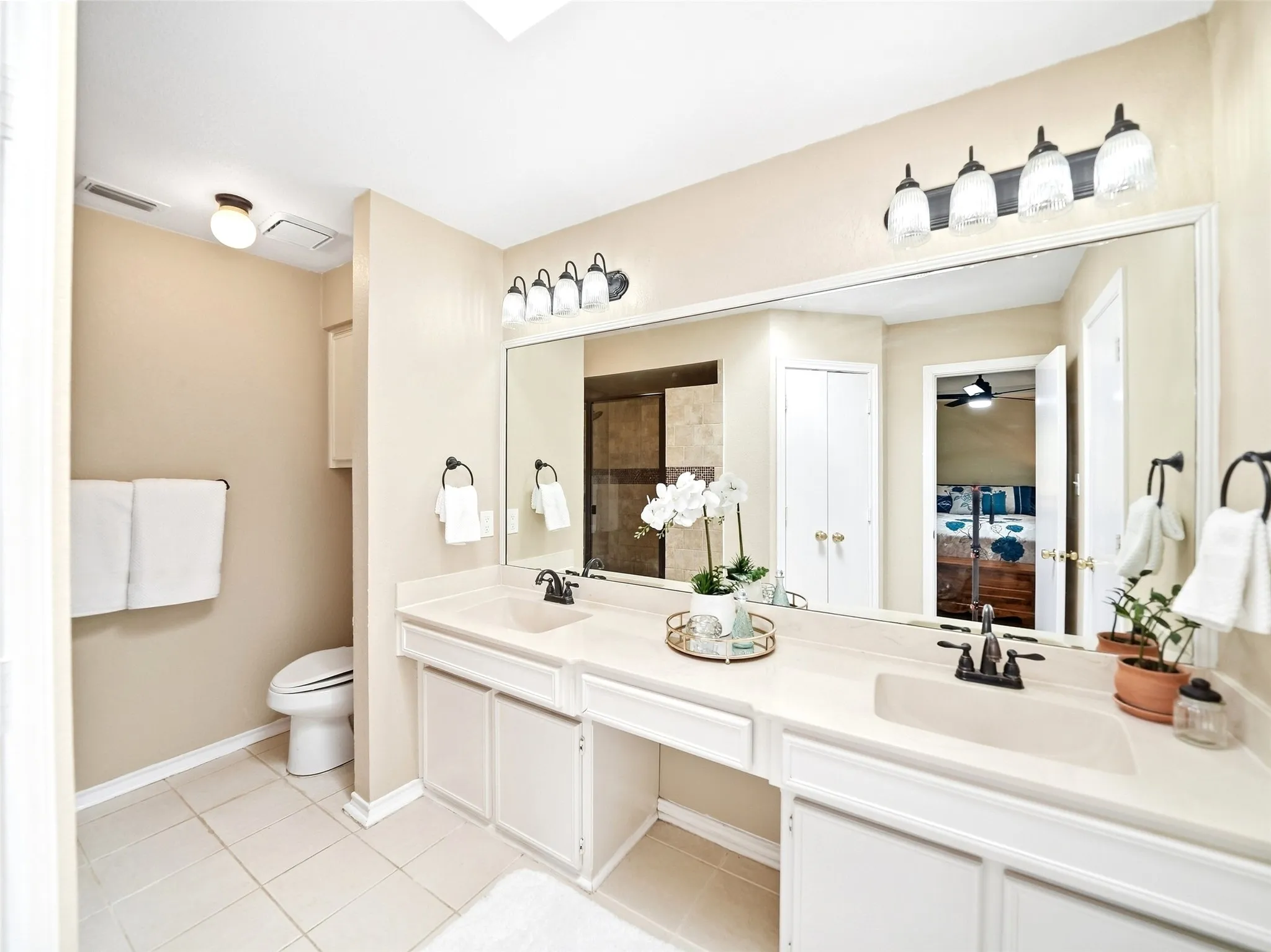 Single Family Residence For Sale in Denton County , 2136 Goldfinch Drive, Lewisville, Texas 75077, 3 Bedroom, 2 Bathroom, 2 Garage spaces, 1,568 Sqft, built in 1985, mls#21348955, Real Estate Agent in Lewisville, Homes For Sale in Denton county, Homes For Sale in Lewisville, Realtor in Lewisville Texas, Real Estate Brokerage Independent Realty Texas, Luminita Cordes Realtor