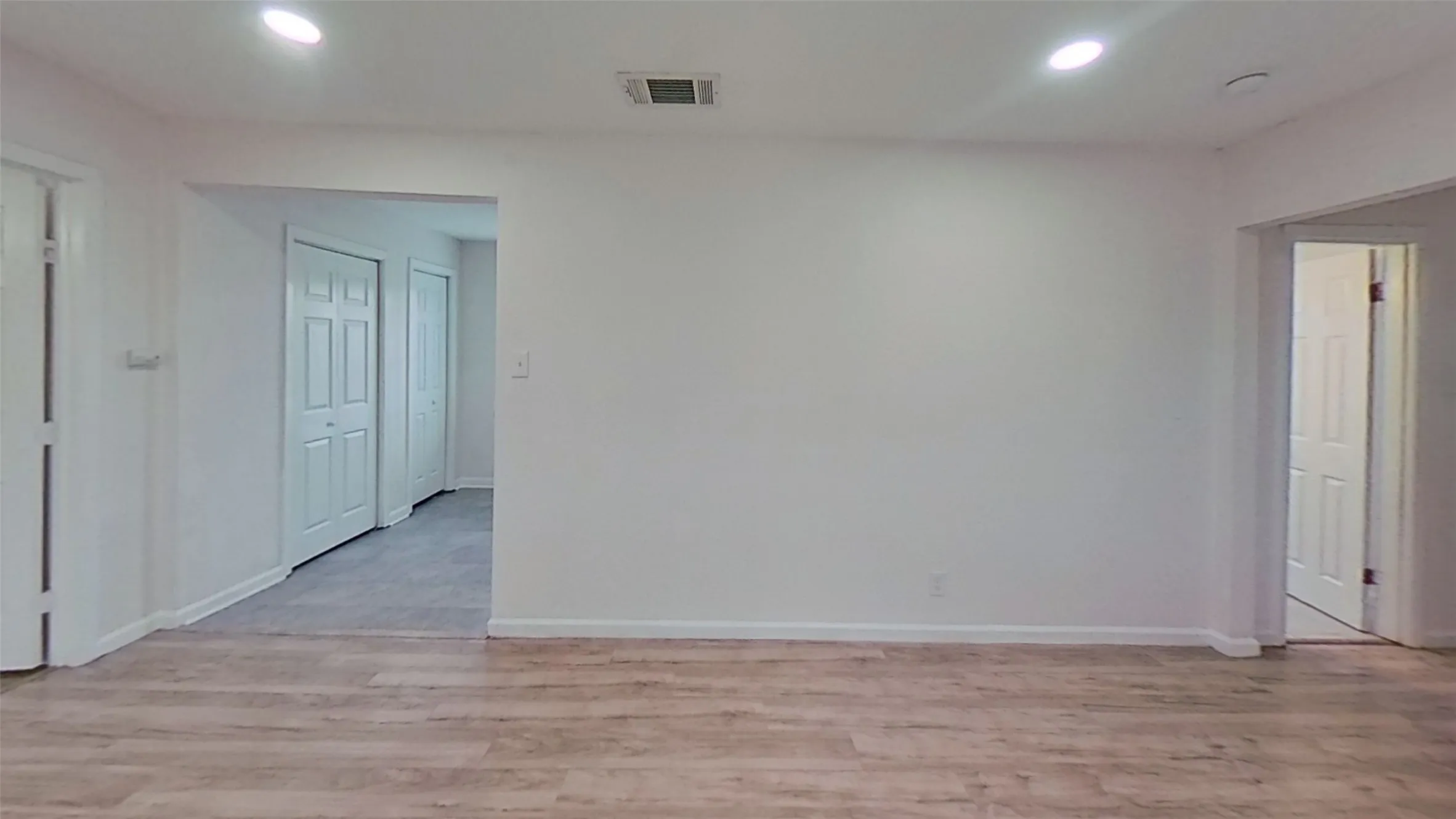 Single Family Residence For Rent in Dallas County , 2320 Brockbank Drive, Irving, Texas 75062, 3 Bedroom, 2 Bathroom, 2 Garage spaces, 1,075 Sqft, built in 1954, mls#21386910, Real Estate Agent in Irving, Homes For Rent in Dallas county, Homes For Rent in Irving, Realtor in Irving Texas, Real Estate Brokerage Independent Realty Texas, Luminita Cordes Realtor
