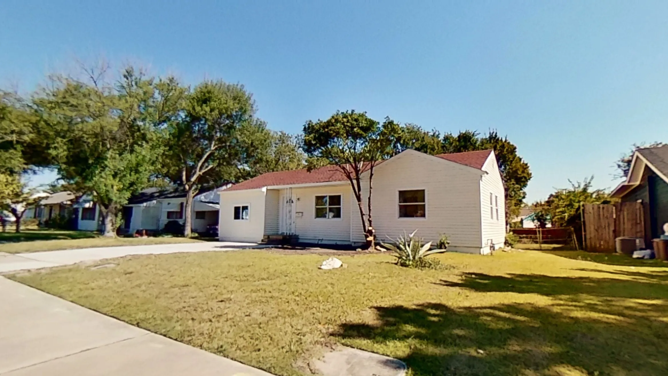 Single Family Residence For Rent in Dallas County , 2320 Brockbank Drive, Irving, Texas 75062, 3 Bedroom, 2 Bathroom, 2 Garage spaces, 1,075 Sqft, built in 1954, mls#21386910, Real Estate Agent in Irving, Homes For Rent in Dallas county, Homes For Rent in Irving, Realtor in Irving Texas, Real Estate Brokerage Independent Realty Texas, Luminita Cordes Realtor