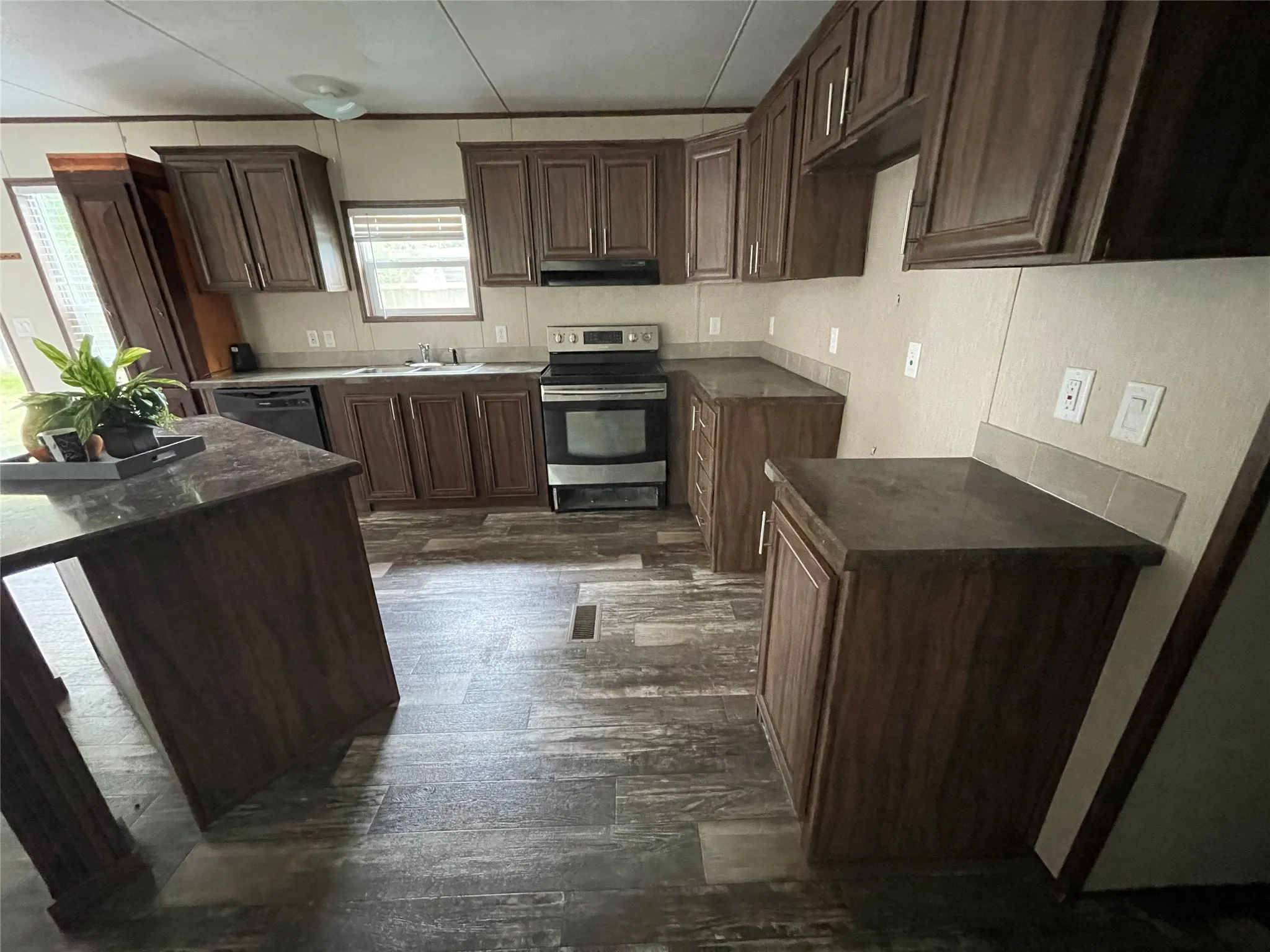 Manufactured Home For Rent in Hunt County , 9505 Janet Street, Hawk Cove, Texas 75474, 4 Bedroom, 2 Bathroom, Garage spaces, 1,440 Sqft, built in 2020, mls#21386911, Real Estate Agent in Hawk Cove, Homes For Rent in Hunt county, Homes For Rent in Hawk Cove, Realtor in Hawk Cove Texas, Real Estate Brokerage Independent Realty Texas, Luminita Cordes Realtor