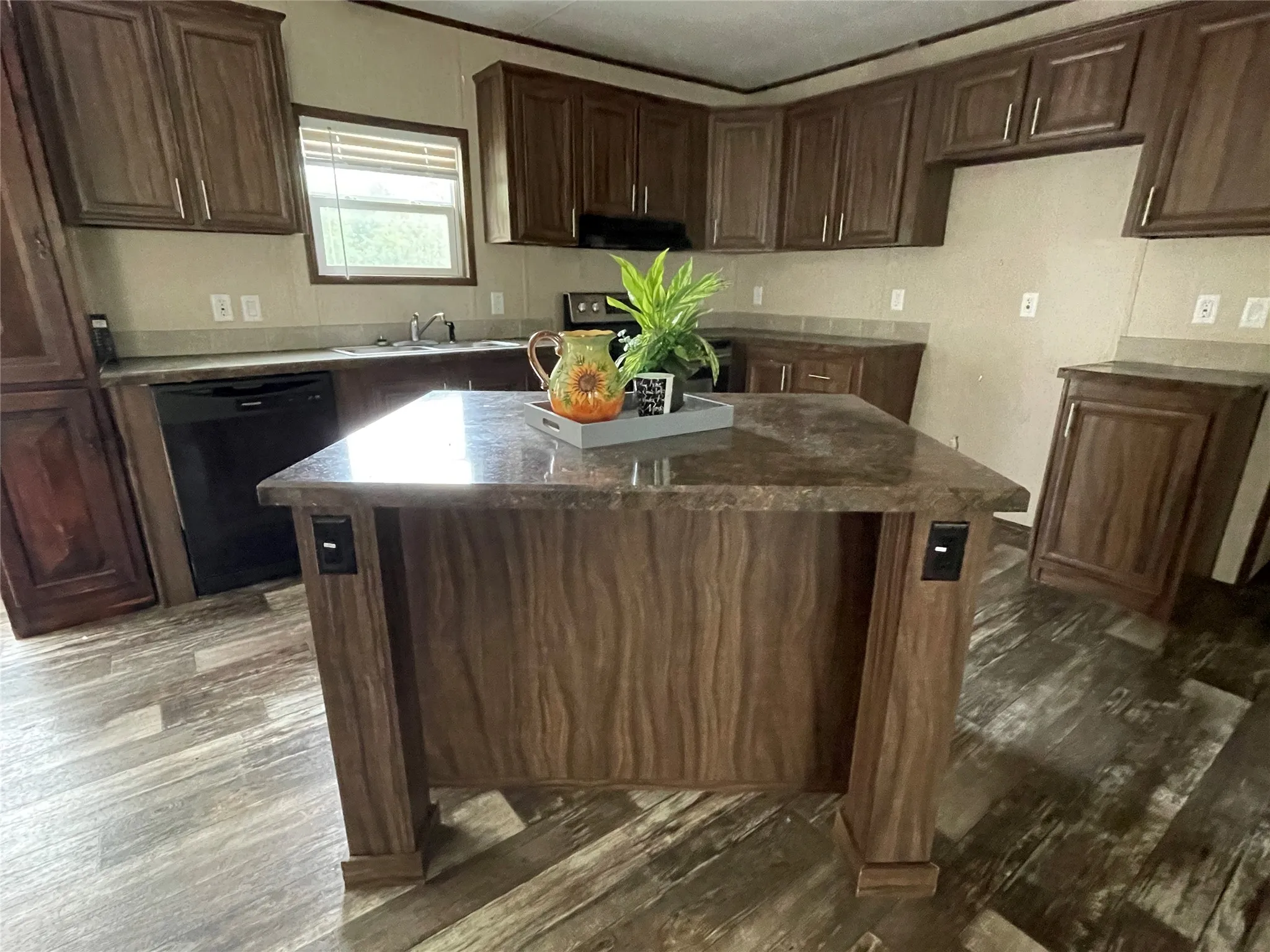 Manufactured Home For Rent in Hunt County , 9505 Janet Street, Hawk Cove, Texas 75474, 4 Bedroom, 2 Bathroom, Garage spaces, 1,440 Sqft, built in 2020, mls#21386911, Real Estate Agent in Hawk Cove, Homes For Rent in Hunt county, Homes For Rent in Hawk Cove, Realtor in Hawk Cove Texas, Real Estate Brokerage Independent Realty Texas, Luminita Cordes Realtor