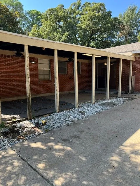 Single Family Residence For Rent in Tarrant County , 2501 White Oak Lane, Arlington, Texas 76012, 3 Bedroom, 2 Bathroom, 2 Garage spaces, 1,565 Sqft, built in 1963, mls#21386867, Real Estate Agent in Arlington, Homes For Rent in Tarrant county, Homes For Rent in Arlington, Realtor in Arlington Texas, Real Estate Brokerage Independent Realty Texas, Luminita Cordes Realtor
