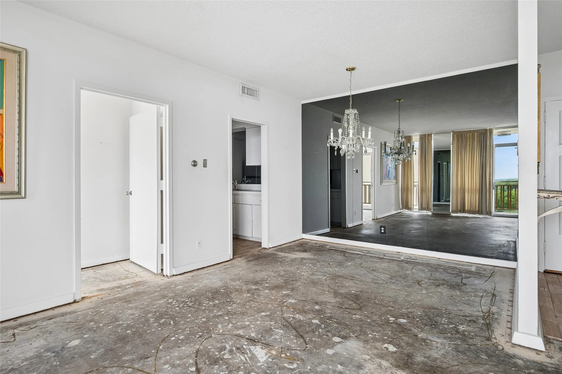Den or office split from bedrooms