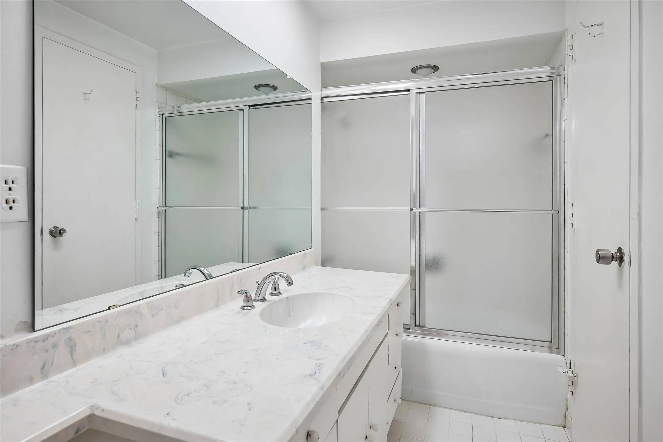 Glass tub enclosure and large vanity area.