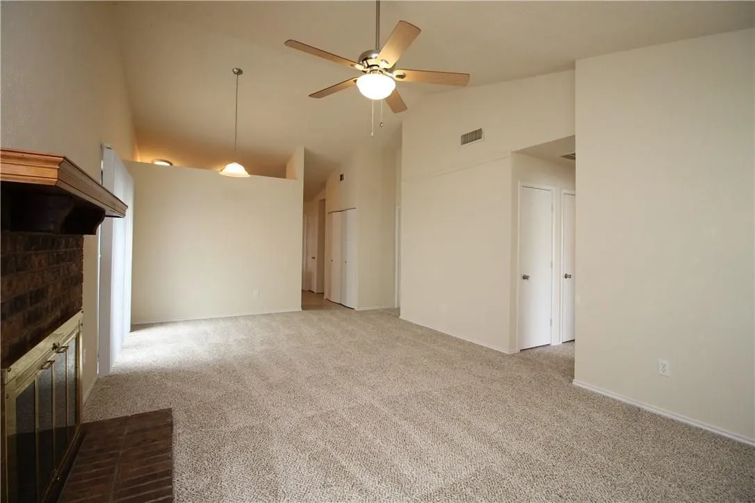 Duplex For Rent in Dallas County , 748 Versailles Street, Mesquite, Texas 75149, 2 Bedroom, 2 Bathroom, Garage spaces, 1,125 Sqft, built in 1985, mls#21386922, Real Estate Agent in Mesquite, Homes For Rent in Dallas county, Homes For Rent in Mesquite, Realtor in Mesquite Texas, Real Estate Brokerage Independent Realty Texas, Luminita Cordes Realtor
