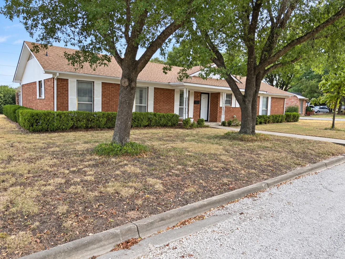 Single Family Residence For Sale in Hill County , 1414 Meadowlark Drive, Hillsboro, Texas 76645, 3 Bedroom, 2 Bathroom, 2 Garage spaces, 1,996 Sqft, built in 1996, mls#21386915, Real Estate Agent in Hillsboro, Homes For Sale in Hill county, Homes For Sale in Hillsboro, Realtor in Hillsboro Texas, Real Estate Brokerage Independent Realty Texas, Luminita Cordes Realtor