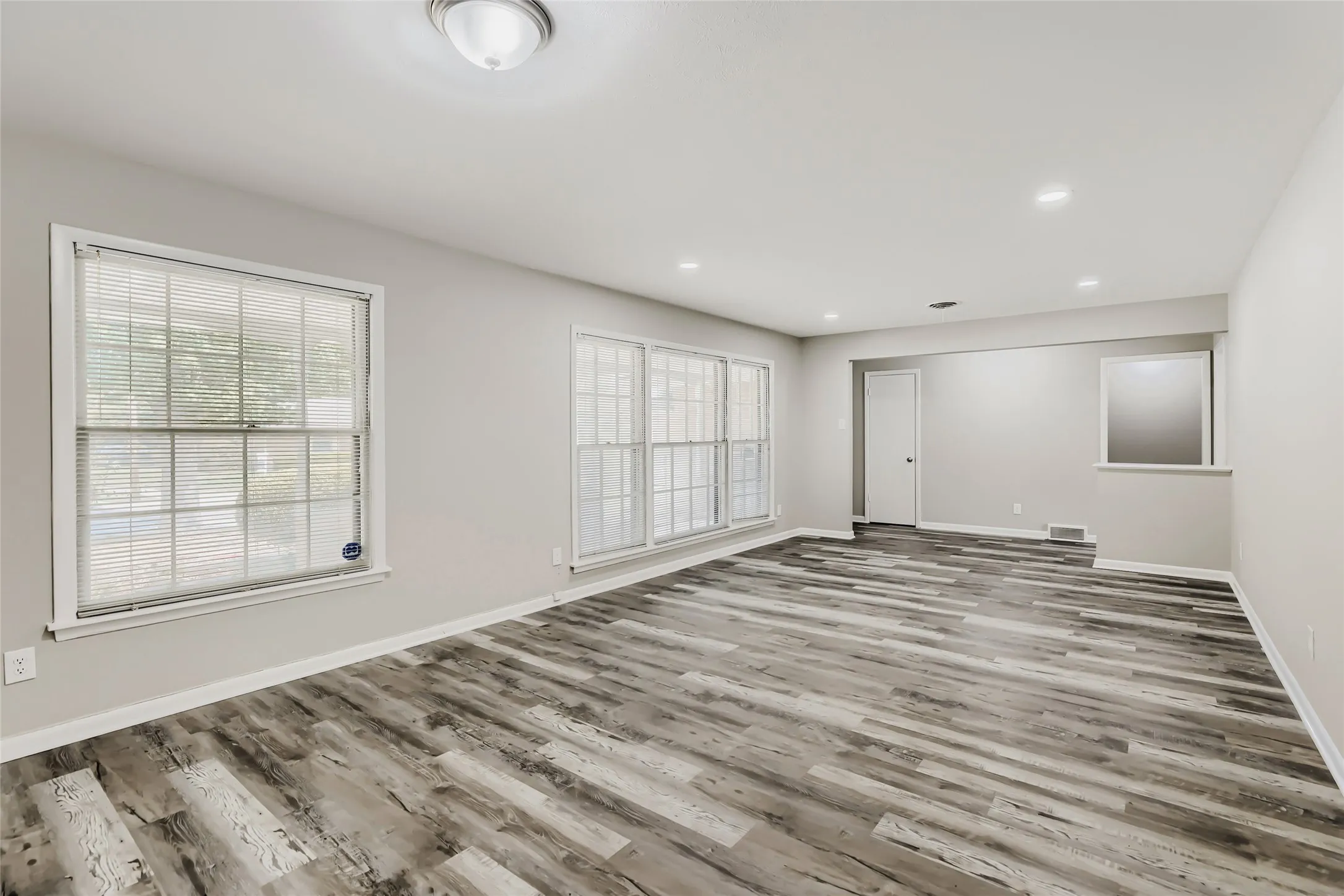 Single Family Residence For Sale in Dallas County , 6225 Berryhill Street, Dallas, Texas 75231, 3 Bedroom, 2 Bathroom, 2 Garage spaces, 1,942 Sqft, built in 1960, mls#21370149, Real Estate Agent in Dallas, Homes For Sale in Dallas county, Homes For Sale in Dallas, Realtor in Dallas Texas, Real Estate Brokerage Independent Realty Texas, Luminita Cordes Realtor