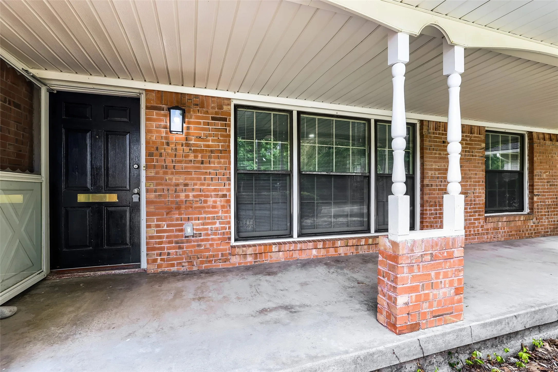 Single Family Residence For Sale in Dallas County , 6225 Berryhill Street, Dallas, Texas 75231, 3 Bedroom, 2 Bathroom, 2 Garage spaces, 1,942 Sqft, built in 1960, mls#21370149, Real Estate Agent in Dallas, Homes For Sale in Dallas county, Homes For Sale in Dallas, Realtor in Dallas Texas, Real Estate Brokerage Independent Realty Texas, Luminita Cordes Realtor