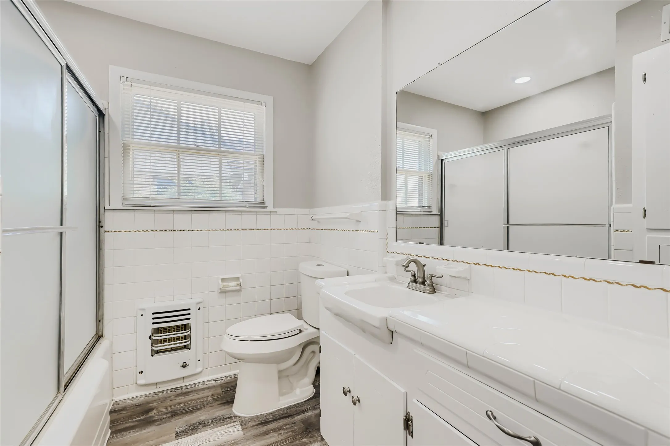 Single Family Residence For Sale in Dallas County , 6225 Berryhill Street, Dallas, Texas 75231, 3 Bedroom, 2 Bathroom, 2 Garage spaces, 1,942 Sqft, built in 1960, mls#21370149, Real Estate Agent in Dallas, Homes For Sale in Dallas county, Homes For Sale in Dallas, Realtor in Dallas Texas, Real Estate Brokerage Independent Realty Texas, Luminita Cordes Realtor