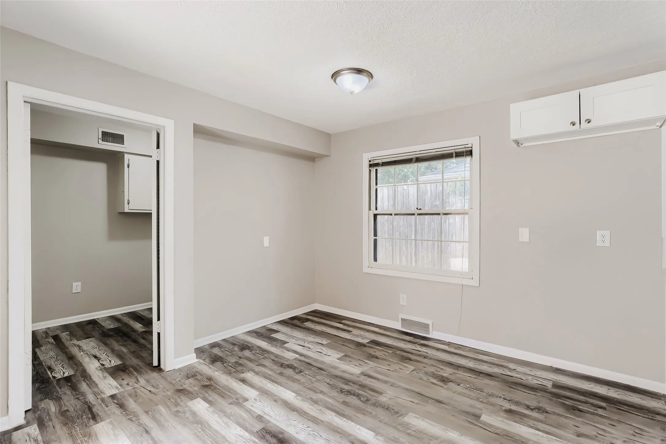 Single Family Residence For Sale in Dallas County , 6225 Berryhill Street, Dallas, Texas 75231, 3 Bedroom, 2 Bathroom, 2 Garage spaces, 1,942 Sqft, built in 1960, mls#21370149, Real Estate Agent in Dallas, Homes For Sale in Dallas county, Homes For Sale in Dallas, Realtor in Dallas Texas, Real Estate Brokerage Independent Realty Texas, Luminita Cordes Realtor