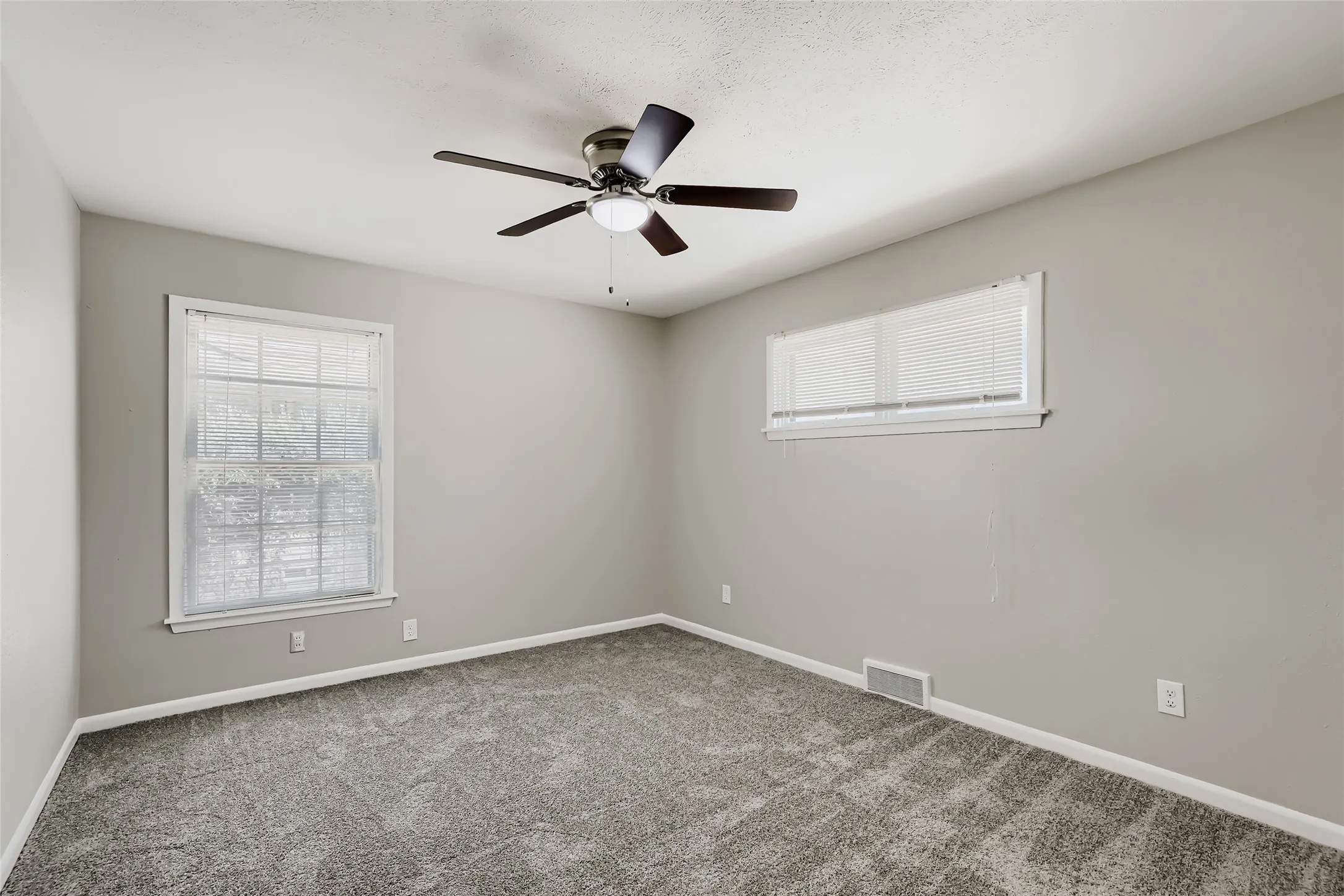 Single Family Residence For Sale in Dallas County , 6225 Berryhill Street, Dallas, Texas 75231, 3 Bedroom, 2 Bathroom, 2 Garage spaces, 1,942 Sqft, built in 1960, mls#21370149, Real Estate Agent in Dallas, Homes For Sale in Dallas county, Homes For Sale in Dallas, Realtor in Dallas Texas, Real Estate Brokerage Independent Realty Texas, Luminita Cordes Realtor