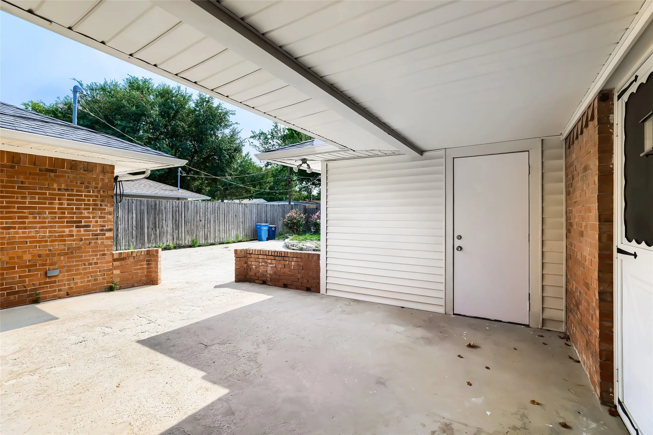 Single Family Residence For Sale in Dallas County , 6225 Berryhill Street, Dallas, Texas 75231, 3 Bedroom, 2 Bathroom, 2 Garage spaces, 1,942 Sqft, built in 1960, mls#21370149, Real Estate Agent in Dallas, Homes For Sale in Dallas county, Homes For Sale in Dallas, Realtor in Dallas Texas, Real Estate Brokerage Independent Realty Texas, Luminita Cordes Realtor