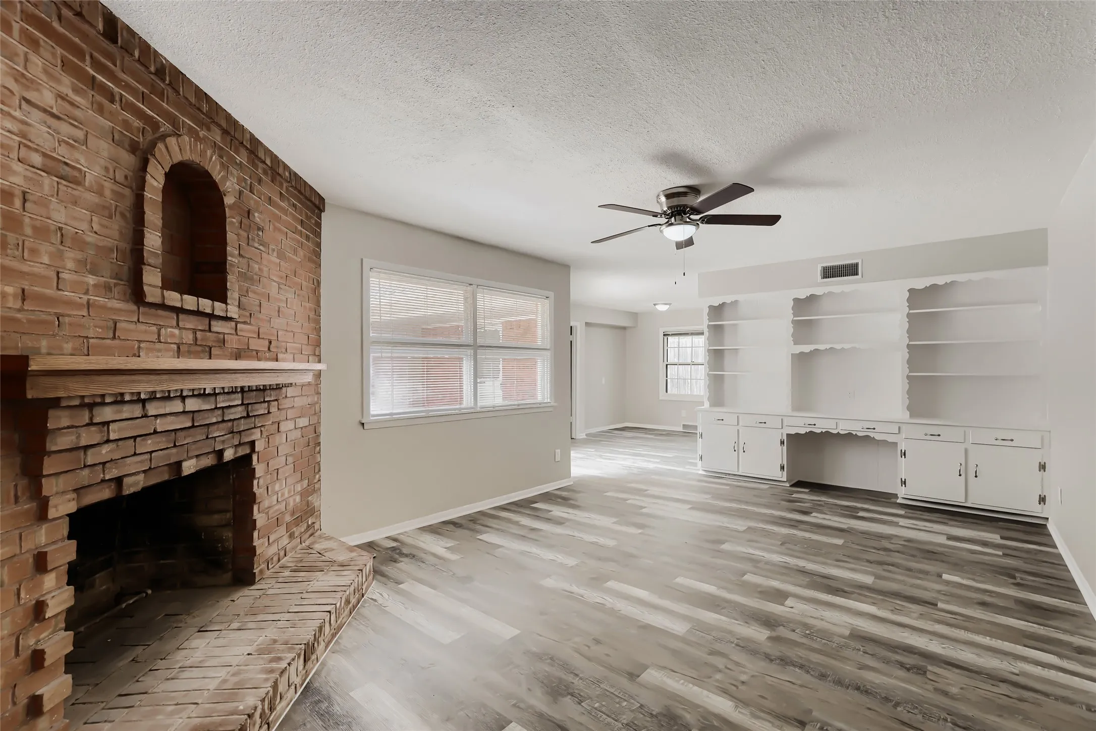 Single Family Residence For Sale in Dallas County , 6225 Berryhill Street, Dallas, Texas 75231, 3 Bedroom, 2 Bathroom, 2 Garage spaces, 1,942 Sqft, built in 1960, mls#21370149, Real Estate Agent in Dallas, Homes For Sale in Dallas county, Homes For Sale in Dallas, Realtor in Dallas Texas, Real Estate Brokerage Independent Realty Texas, Luminita Cordes Realtor