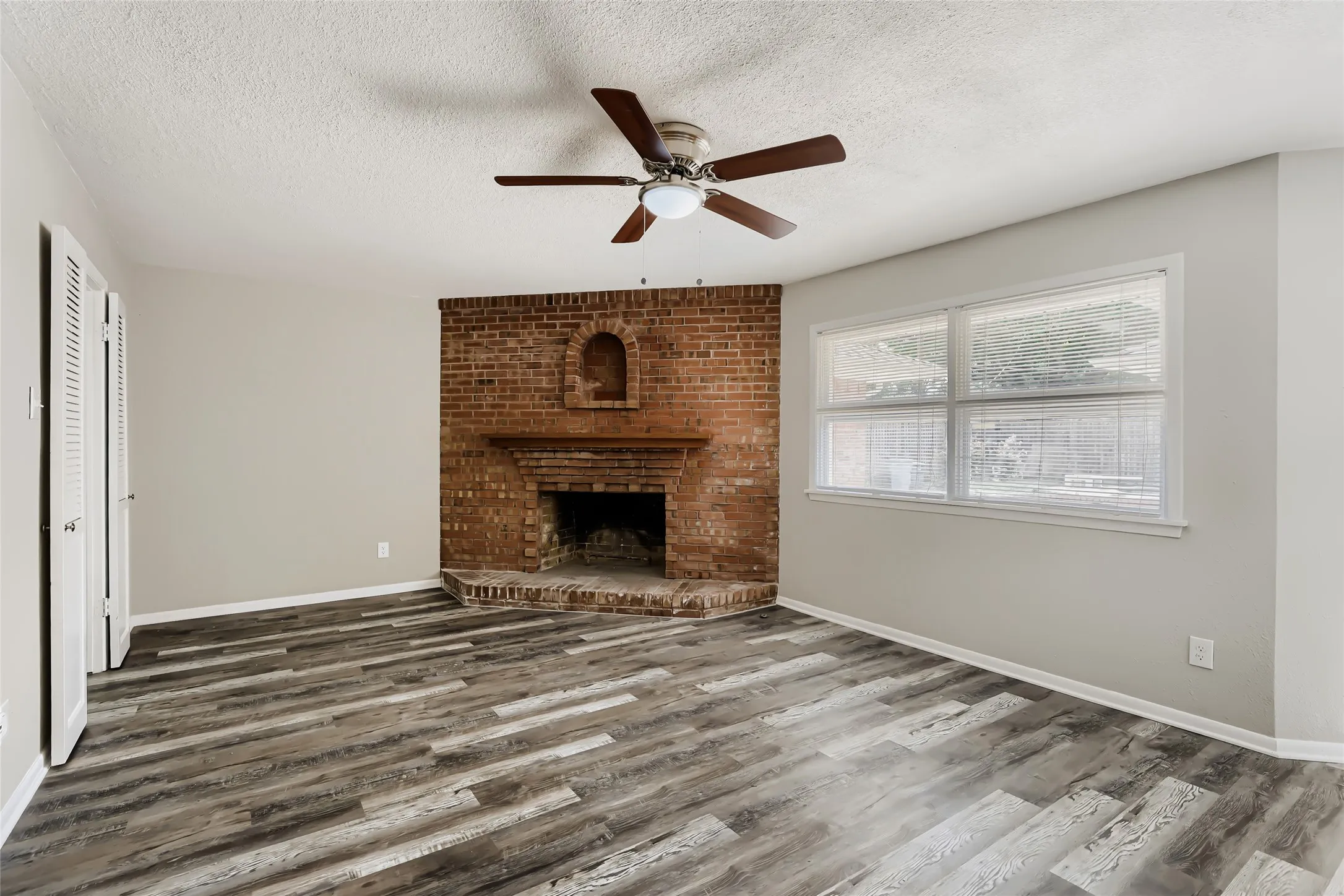 Single Family Residence For Sale in Dallas County , 6225 Berryhill Street, Dallas, Texas 75231, 3 Bedroom, 2 Bathroom, 2 Garage spaces, 1,942 Sqft, built in 1960, mls#21370149, Real Estate Agent in Dallas, Homes For Sale in Dallas county, Homes For Sale in Dallas, Realtor in Dallas Texas, Real Estate Brokerage Independent Realty Texas, Luminita Cordes Realtor