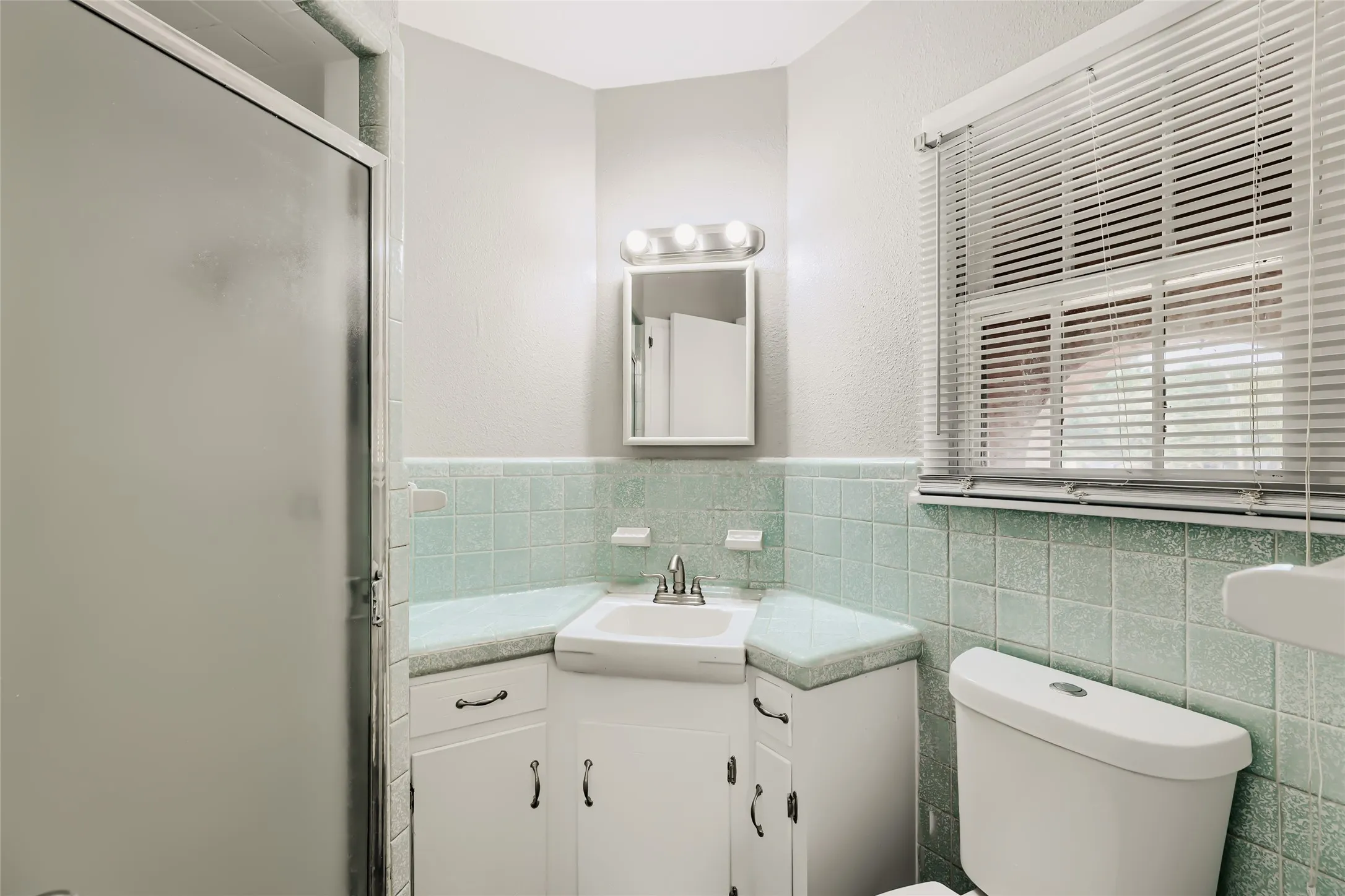 Single Family Residence For Sale in Dallas County , 6225 Berryhill Street, Dallas, Texas 75231, 3 Bedroom, 2 Bathroom, 2 Garage spaces, 1,942 Sqft, built in 1960, mls#21370149, Real Estate Agent in Dallas, Homes For Sale in Dallas county, Homes For Sale in Dallas, Realtor in Dallas Texas, Real Estate Brokerage Independent Realty Texas, Luminita Cordes Realtor