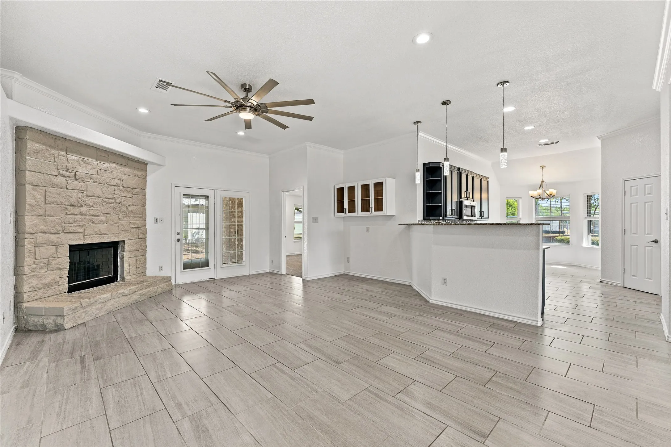 Single Family Residence For Sale in Mc Lennan County , 303 S Cedar Ridge Circle, Robinson, Texas 76706, 4 Bedroom, 2 Bathroom, 2 Garage spaces, 2,082 Sqft, built in 2005, mls#21386256, Real Estate Agent in Robinson, Homes For Sale in Mc Lennan county, Homes For Sale in Robinson, Realtor in Robinson Texas, Real Estate Brokerage Independent Realty Texas, Luminita Cordes Realtor