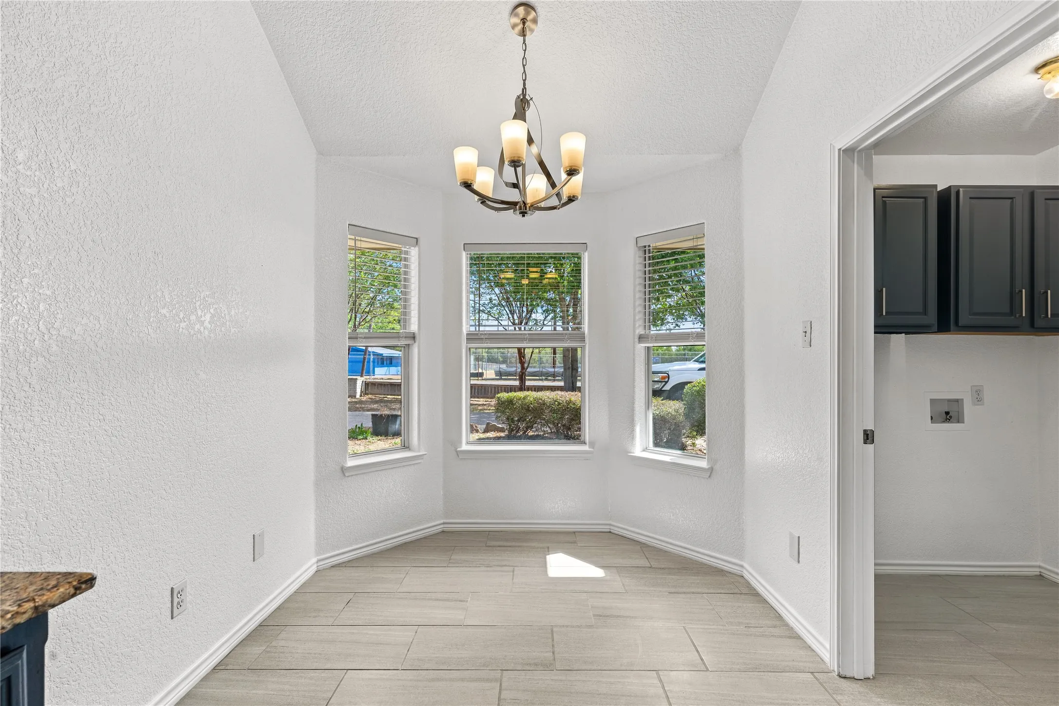Single Family Residence For Sale in Mc Lennan County , 303 S Cedar Ridge Circle, Robinson, Texas 76706, 4 Bedroom, 2 Bathroom, 2 Garage spaces, 2,082 Sqft, built in 2005, mls#21386256, Real Estate Agent in Robinson, Homes For Sale in Mc Lennan county, Homes For Sale in Robinson, Realtor in Robinson Texas, Real Estate Brokerage Independent Realty Texas, Luminita Cordes Realtor