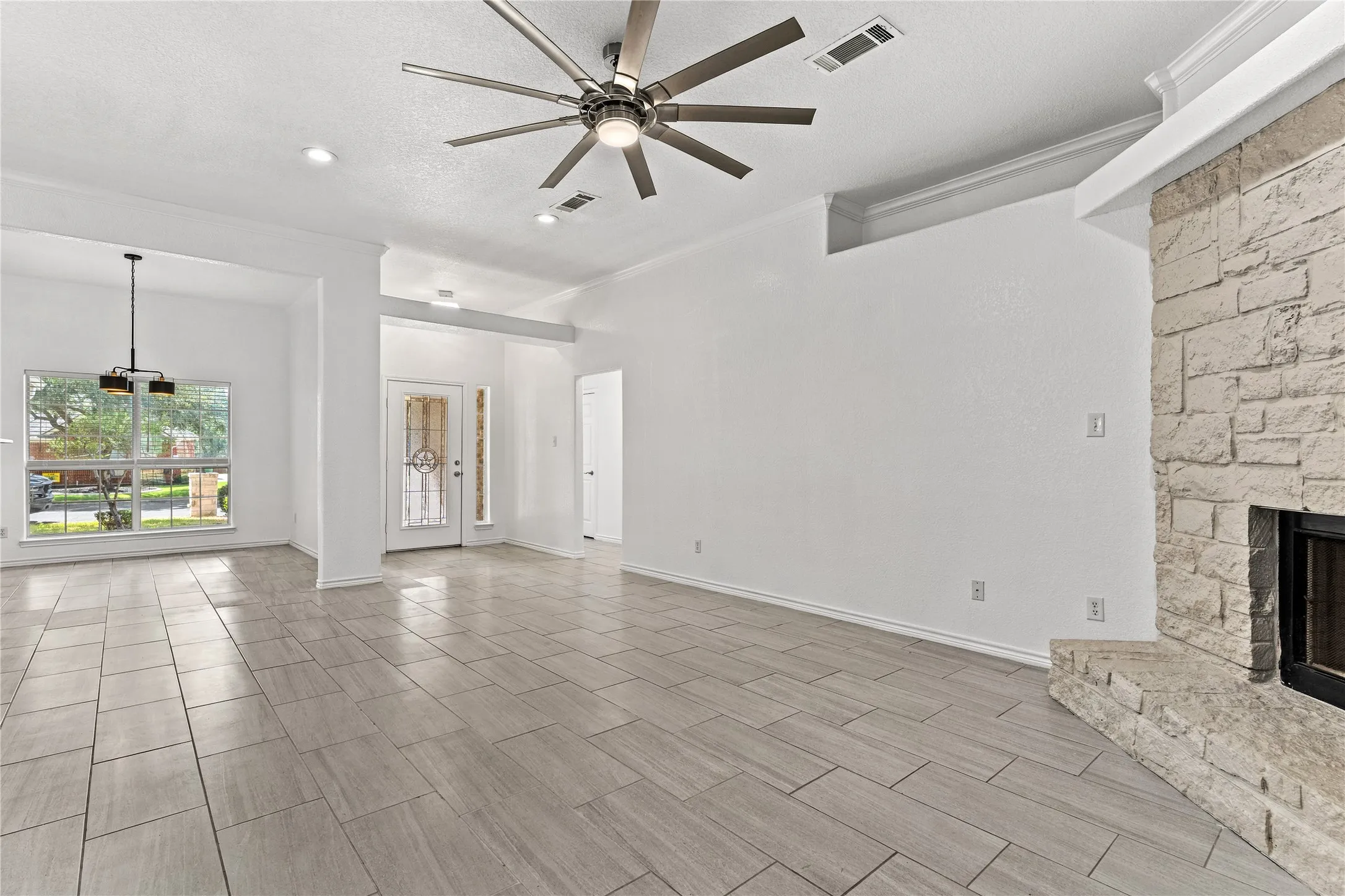 Single Family Residence For Sale in Mc Lennan County , 303 S Cedar Ridge Circle, Robinson, Texas 76706, 4 Bedroom, 2 Bathroom, 2 Garage spaces, 2,082 Sqft, built in 2005, mls#21386256, Real Estate Agent in Robinson, Homes For Sale in Mc Lennan county, Homes For Sale in Robinson, Realtor in Robinson Texas, Real Estate Brokerage Independent Realty Texas, Luminita Cordes Realtor