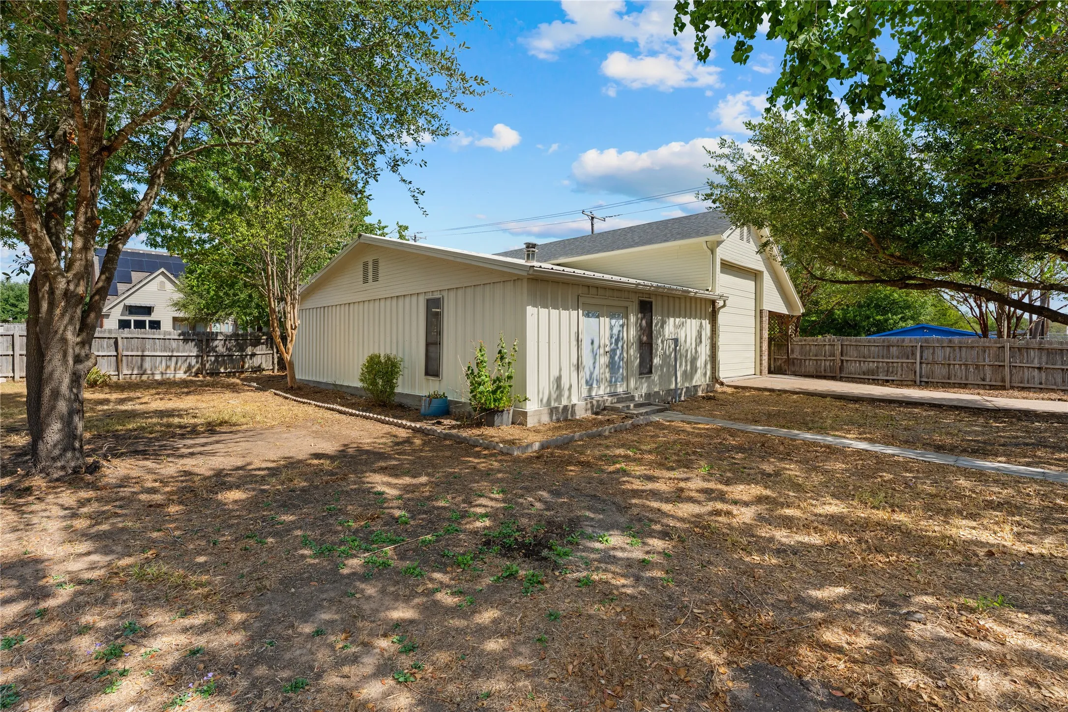 Single Family Residence For Sale in Mc Lennan County , 303 S Cedar Ridge Circle, Robinson, Texas 76706, 4 Bedroom, 2 Bathroom, 2 Garage spaces, 2,082 Sqft, built in 2005, mls#21386256, Real Estate Agent in Robinson, Homes For Sale in Mc Lennan county, Homes For Sale in Robinson, Realtor in Robinson Texas, Real Estate Brokerage Independent Realty Texas, Luminita Cordes Realtor