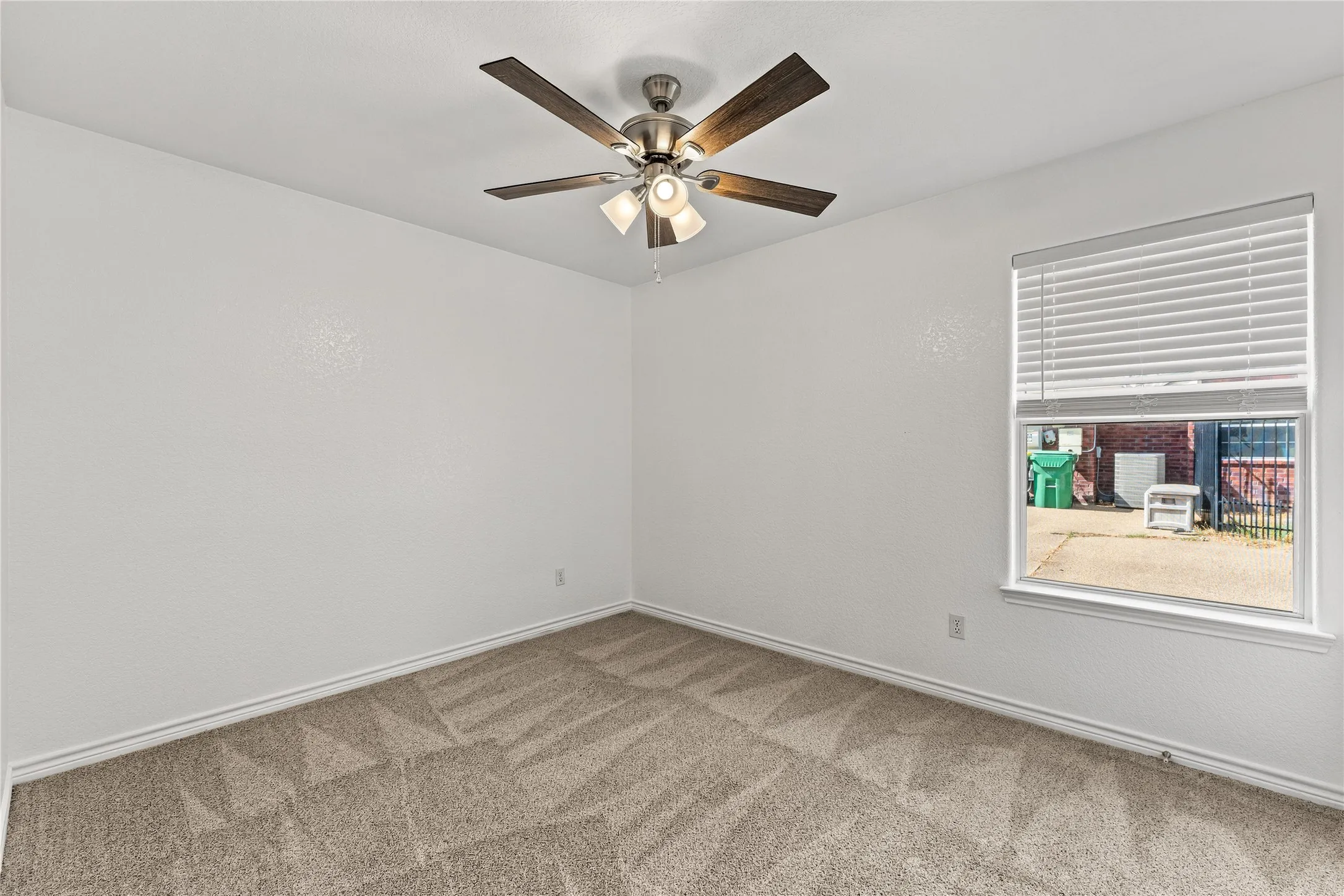 Single Family Residence For Sale in Mc Lennan County , 303 S Cedar Ridge Circle, Robinson, Texas 76706, 4 Bedroom, 2 Bathroom, 2 Garage spaces, 2,082 Sqft, built in 2005, mls#21386256, Real Estate Agent in Robinson, Homes For Sale in Mc Lennan county, Homes For Sale in Robinson, Realtor in Robinson Texas, Real Estate Brokerage Independent Realty Texas, Luminita Cordes Realtor