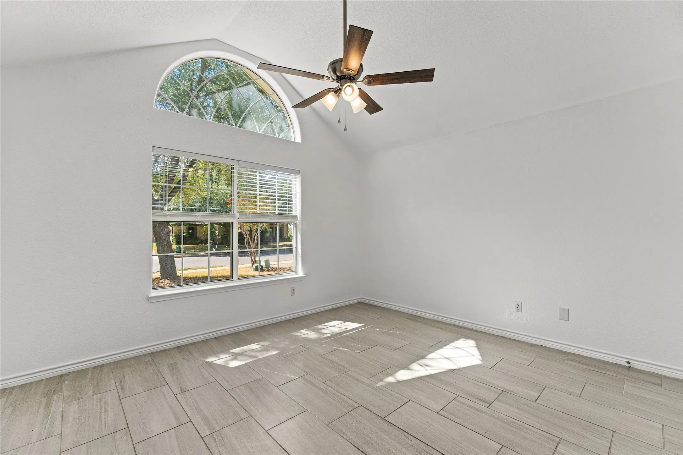 Single Family Residence For Sale in Mc Lennan County , 303 S Cedar Ridge Circle, Robinson, Texas 76706, 4 Bedroom, 2 Bathroom, 2 Garage spaces, 2,082 Sqft, built in 2005, mls#21386256, Real Estate Agent in Robinson, Homes For Sale in Mc Lennan county, Homes For Sale in Robinson, Realtor in Robinson Texas, Real Estate Brokerage Independent Realty Texas, Luminita Cordes Realtor