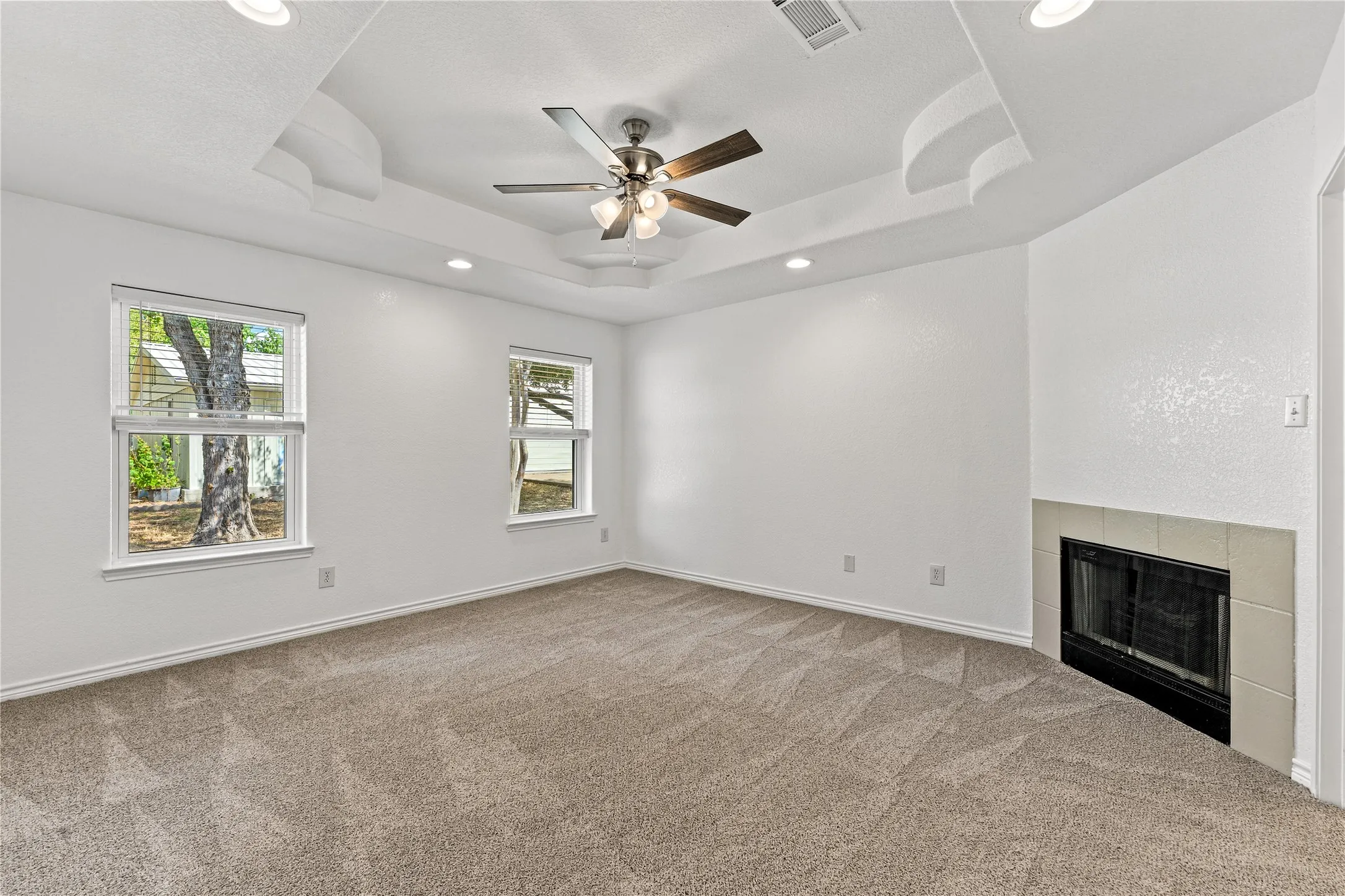 Single Family Residence For Sale in Mc Lennan County , 303 S Cedar Ridge Circle, Robinson, Texas 76706, 4 Bedroom, 2 Bathroom, 2 Garage spaces, 2,082 Sqft, built in 2005, mls#21386256, Real Estate Agent in Robinson, Homes For Sale in Mc Lennan county, Homes For Sale in Robinson, Realtor in Robinson Texas, Real Estate Brokerage Independent Realty Texas, Luminita Cordes Realtor
