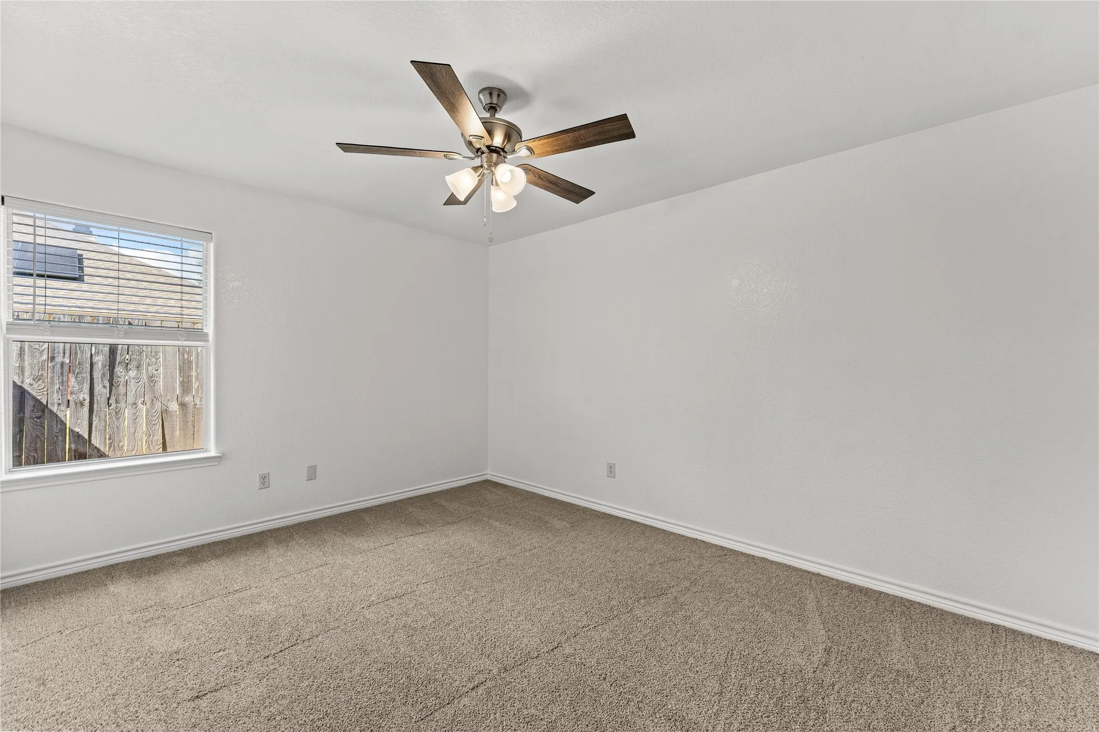 Single Family Residence For Sale in Mc Lennan County , 303 S Cedar Ridge Circle, Robinson, Texas 76706, 4 Bedroom, 2 Bathroom, 2 Garage spaces, 2,082 Sqft, built in 2005, mls#21386256, Real Estate Agent in Robinson, Homes For Sale in Mc Lennan county, Homes For Sale in Robinson, Realtor in Robinson Texas, Real Estate Brokerage Independent Realty Texas, Luminita Cordes Realtor