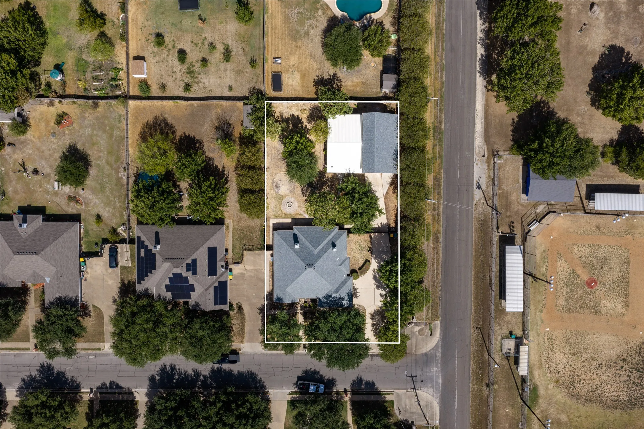 Single Family Residence For Sale in Mc Lennan County , 303 S Cedar Ridge Circle, Robinson, Texas 76706, 4 Bedroom, 2 Bathroom, 2 Garage spaces, 2,082 Sqft, built in 2005, mls#21386256, Real Estate Agent in Robinson, Homes For Sale in Mc Lennan county, Homes For Sale in Robinson, Realtor in Robinson Texas, Real Estate Brokerage Independent Realty Texas, Luminita Cordes Realtor