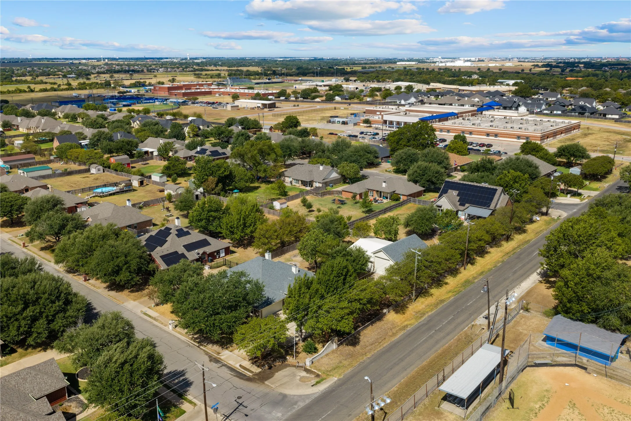 Single Family Residence For Sale in Mc Lennan County , 303 S Cedar Ridge Circle, Robinson, Texas 76706, 4 Bedroom, 2 Bathroom, 2 Garage spaces, 2,082 Sqft, built in 2005, mls#21386256, Real Estate Agent in Robinson, Homes For Sale in Mc Lennan county, Homes For Sale in Robinson, Realtor in Robinson Texas, Real Estate Brokerage Independent Realty Texas, Luminita Cordes Realtor