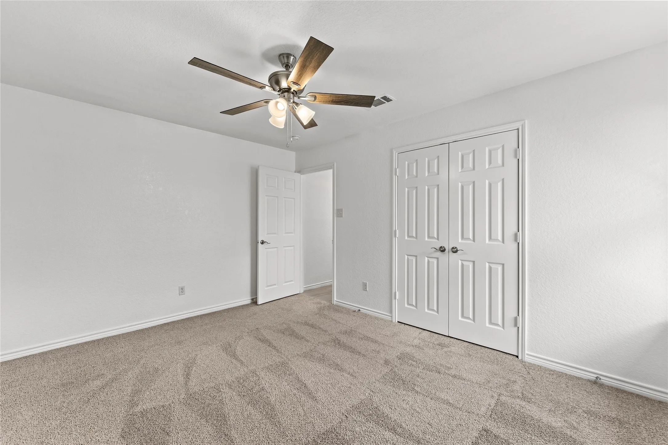 Single Family Residence For Sale in Mc Lennan County , 303 S Cedar Ridge Circle, Robinson, Texas 76706, 4 Bedroom, 2 Bathroom, 2 Garage spaces, 2,082 Sqft, built in 2005, mls#21386256, Real Estate Agent in Robinson, Homes For Sale in Mc Lennan county, Homes For Sale in Robinson, Realtor in Robinson Texas, Real Estate Brokerage Independent Realty Texas, Luminita Cordes Realtor