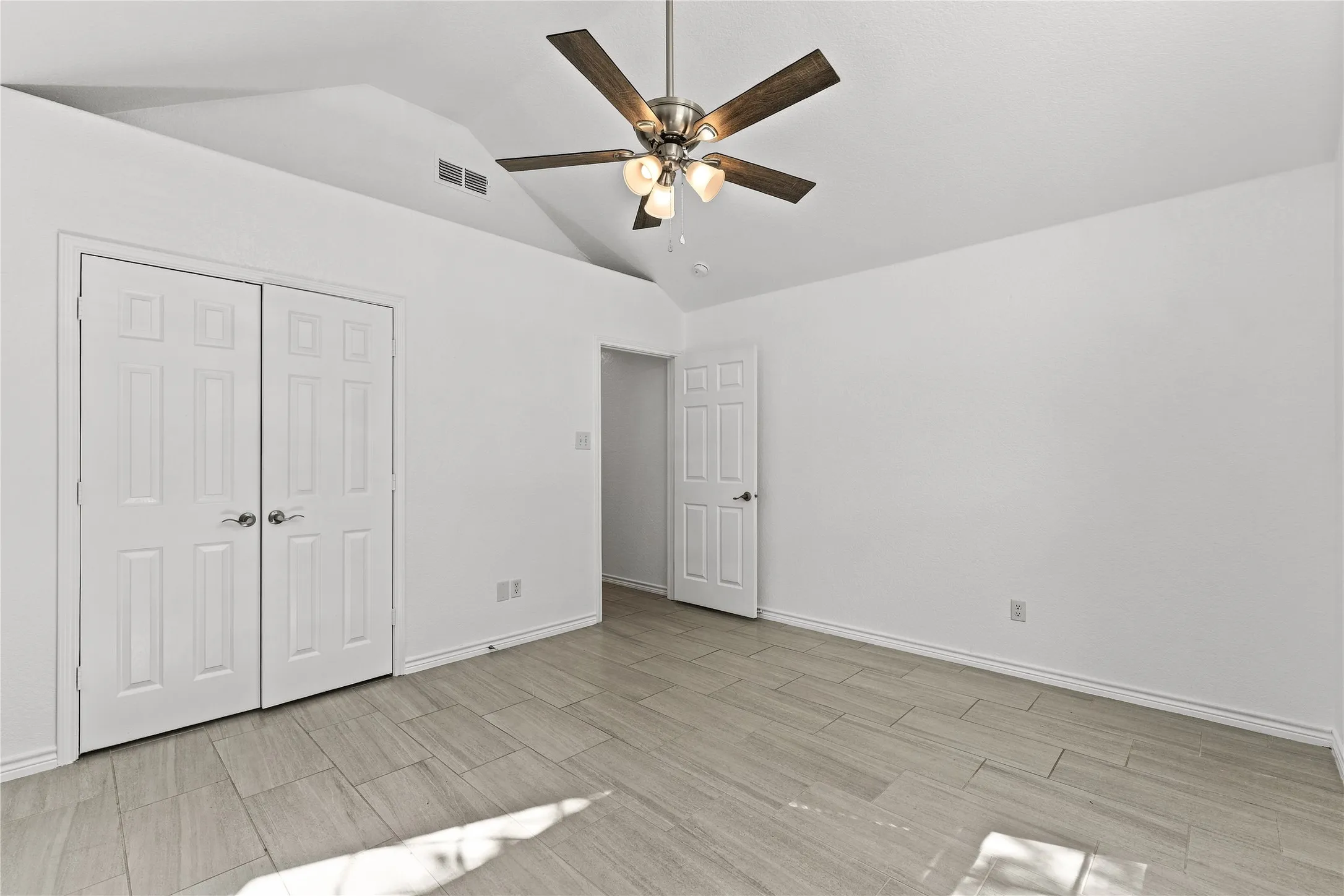 Single Family Residence For Sale in Mc Lennan County , 303 S Cedar Ridge Circle, Robinson, Texas 76706, 4 Bedroom, 2 Bathroom, 2 Garage spaces, 2,082 Sqft, built in 2005, mls#21386256, Real Estate Agent in Robinson, Homes For Sale in Mc Lennan county, Homes For Sale in Robinson, Realtor in Robinson Texas, Real Estate Brokerage Independent Realty Texas, Luminita Cordes Realtor