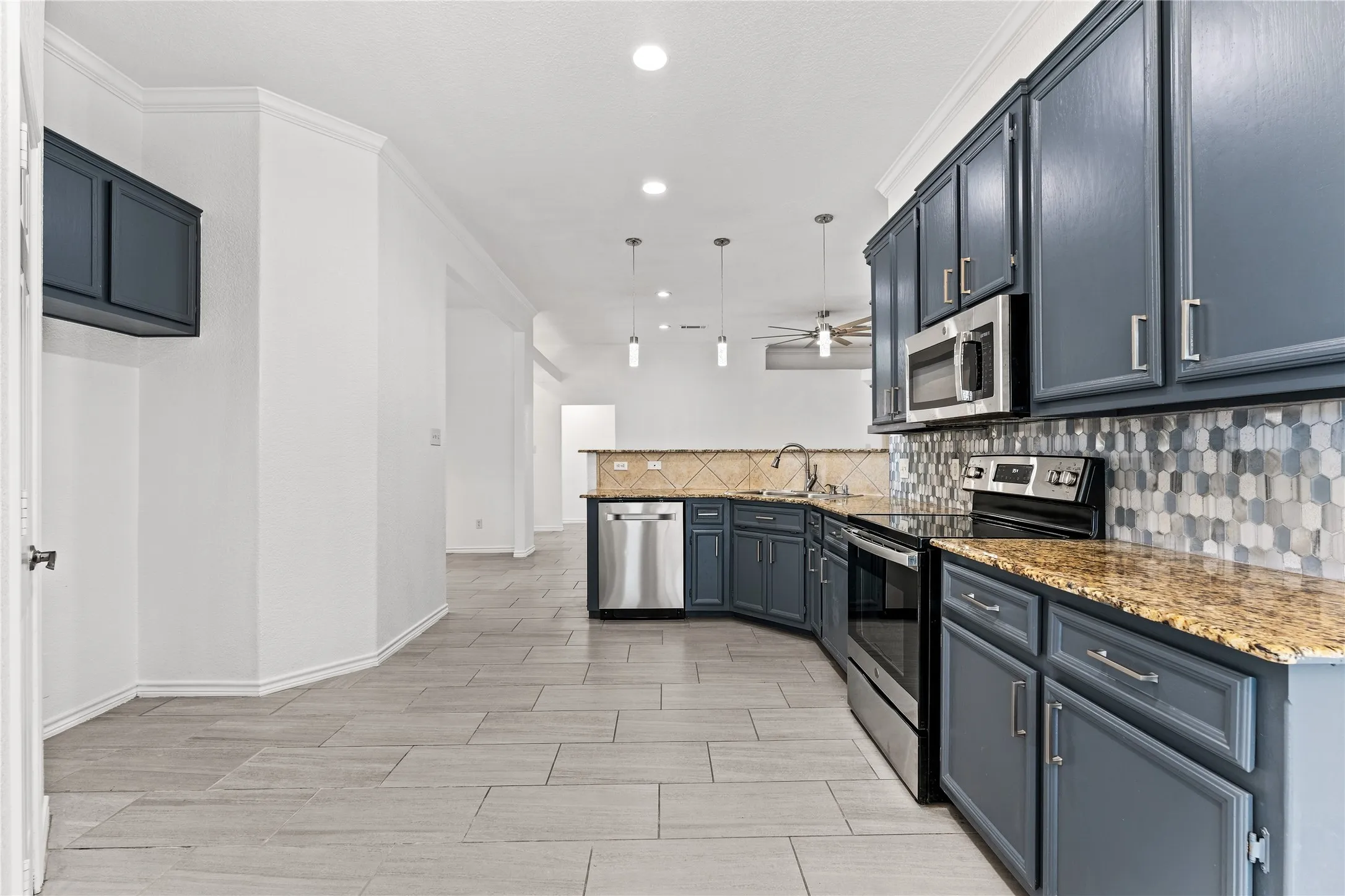 Single Family Residence For Sale in Mc Lennan County , 303 S Cedar Ridge Circle, Robinson, Texas 76706, 4 Bedroom, 2 Bathroom, 2 Garage spaces, 2,082 Sqft, built in 2005, mls#21386256, Real Estate Agent in Robinson, Homes For Sale in Mc Lennan county, Homes For Sale in Robinson, Realtor in Robinson Texas, Real Estate Brokerage Independent Realty Texas, Luminita Cordes Realtor