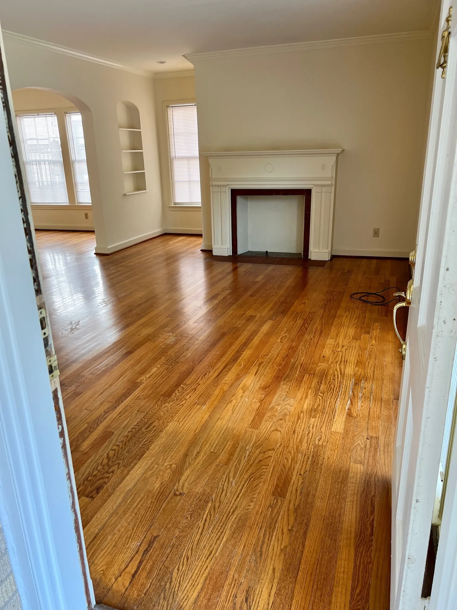 Duplex For Rent in Dallas County , 5910 Marquita Avenue, Dallas, Texas 75206, 2 Bedroom, 1 Bathroom, Garage spaces, 1,299 Sqft, built in 1939, mls#21386857, Real Estate Agent in Dallas, Homes For Rent in Dallas county, Homes For Rent in Dallas, Realtor in Dallas Texas, Real Estate Brokerage Independent Realty Texas, Luminita Cordes Realtor