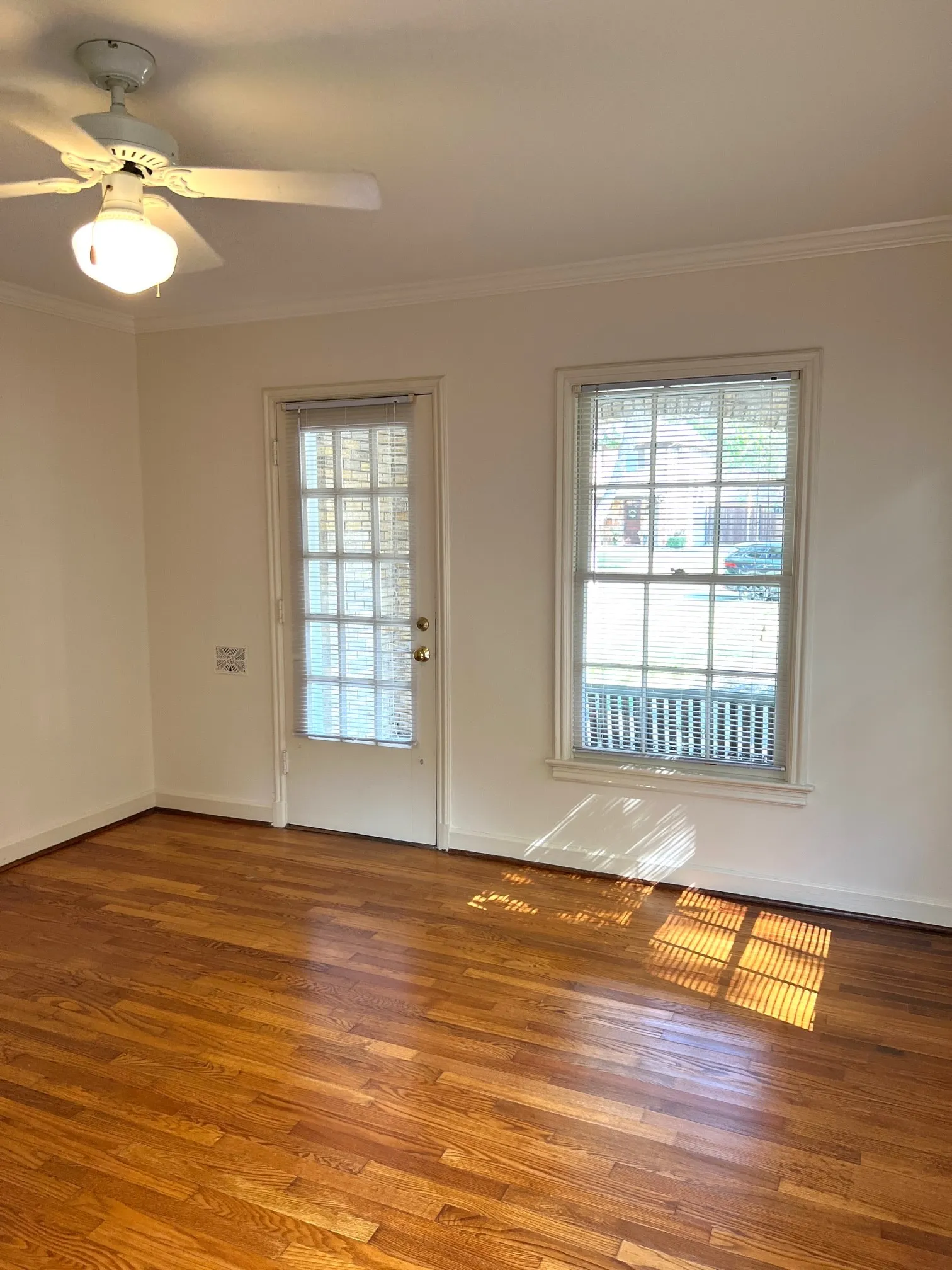Duplex For Rent in Dallas County , 5910 Marquita Avenue, Dallas, Texas 75206, 2 Bedroom, 1 Bathroom, Garage spaces, 1,299 Sqft, built in 1939, mls#21386857, Real Estate Agent in Dallas, Homes For Rent in Dallas county, Homes For Rent in Dallas, Realtor in Dallas Texas, Real Estate Brokerage Independent Realty Texas, Luminita Cordes Realtor