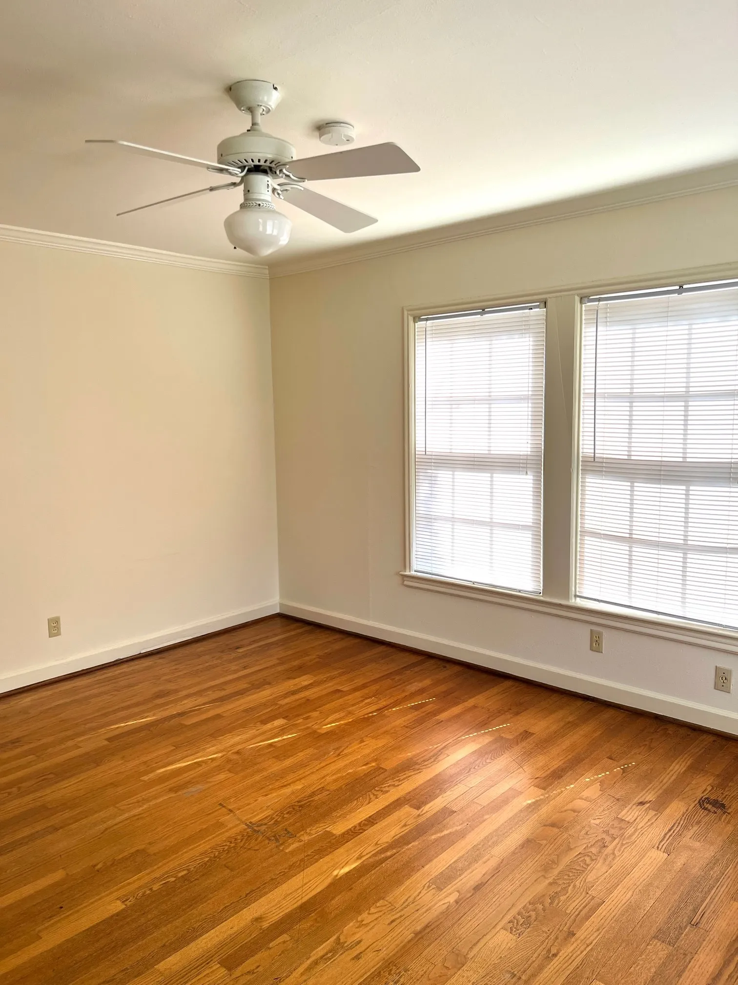 Duplex For Rent in Dallas County , 5910 Marquita Avenue, Dallas, Texas 75206, 2 Bedroom, 1 Bathroom, Garage spaces, 1,299 Sqft, built in 1939, mls#21386857, Real Estate Agent in Dallas, Homes For Rent in Dallas county, Homes For Rent in Dallas, Realtor in Dallas Texas, Real Estate Brokerage Independent Realty Texas, Luminita Cordes Realtor