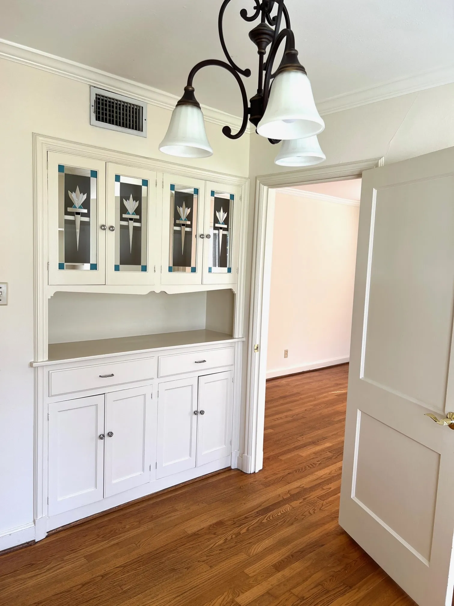 Duplex For Rent in Dallas County , 5910 Marquita Avenue, Dallas, Texas 75206, 2 Bedroom, 1 Bathroom, Garage spaces, 1,299 Sqft, built in 1939, mls#21386857, Real Estate Agent in Dallas, Homes For Rent in Dallas county, Homes For Rent in Dallas, Realtor in Dallas Texas, Real Estate Brokerage Independent Realty Texas, Luminita Cordes Realtor