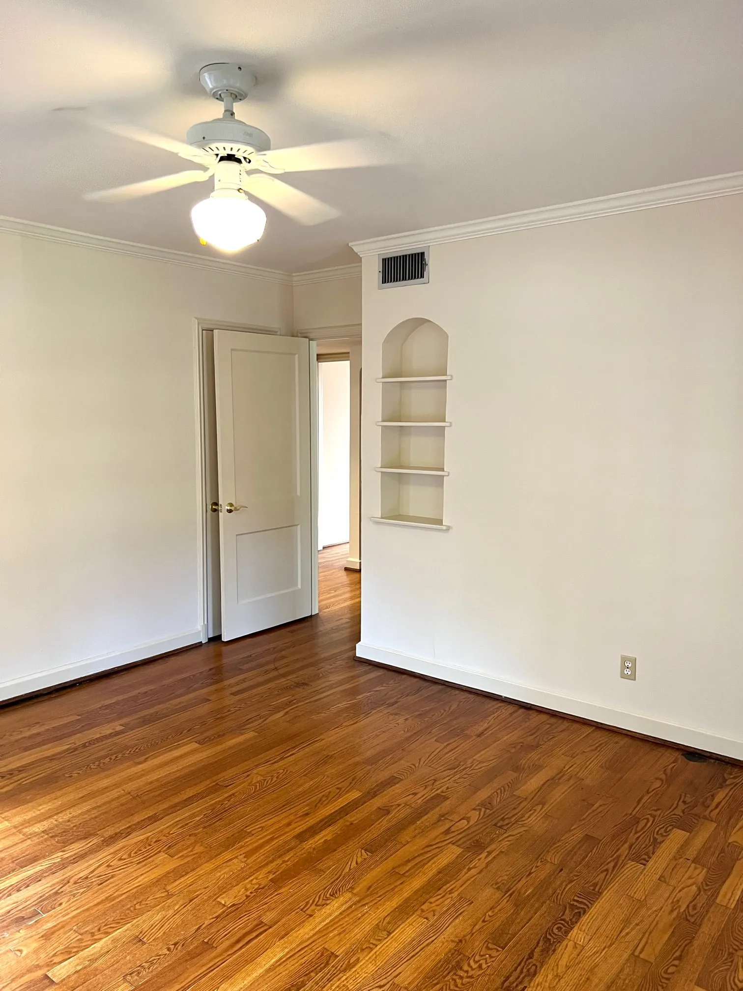 Duplex For Rent in Dallas County , 5910 Marquita Avenue, Dallas, Texas 75206, 2 Bedroom, 1 Bathroom, Garage spaces, 1,299 Sqft, built in 1939, mls#21386857, Real Estate Agent in Dallas, Homes For Rent in Dallas county, Homes For Rent in Dallas, Realtor in Dallas Texas, Real Estate Brokerage Independent Realty Texas, Luminita Cordes Realtor