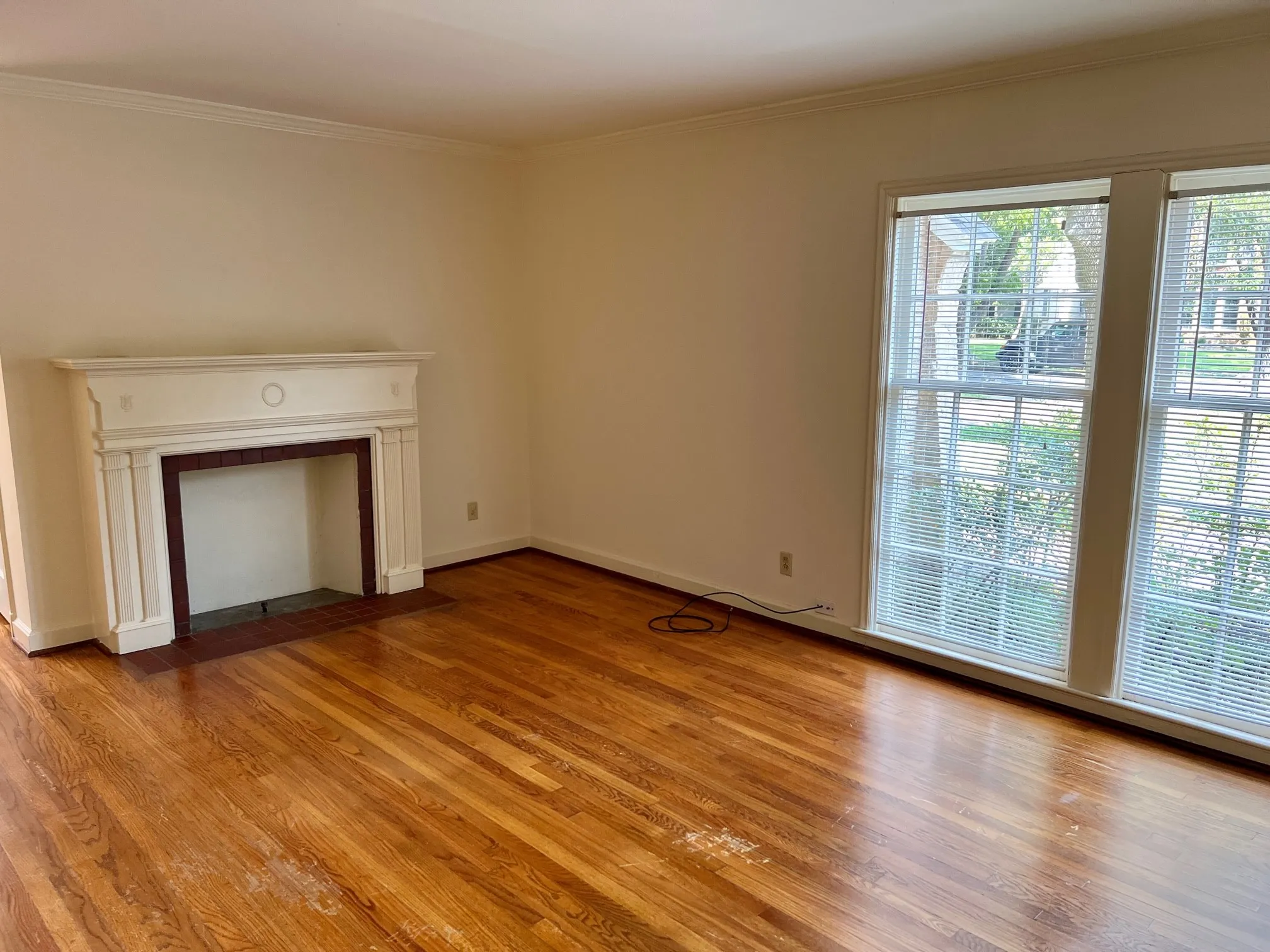 Duplex For Rent in Dallas County , 5910 Marquita Avenue, Dallas, Texas 75206, 2 Bedroom, 1 Bathroom, Garage spaces, 1,299 Sqft, built in 1939, mls#21386857, Real Estate Agent in Dallas, Homes For Rent in Dallas county, Homes For Rent in Dallas, Realtor in Dallas Texas, Real Estate Brokerage Independent Realty Texas, Luminita Cordes Realtor