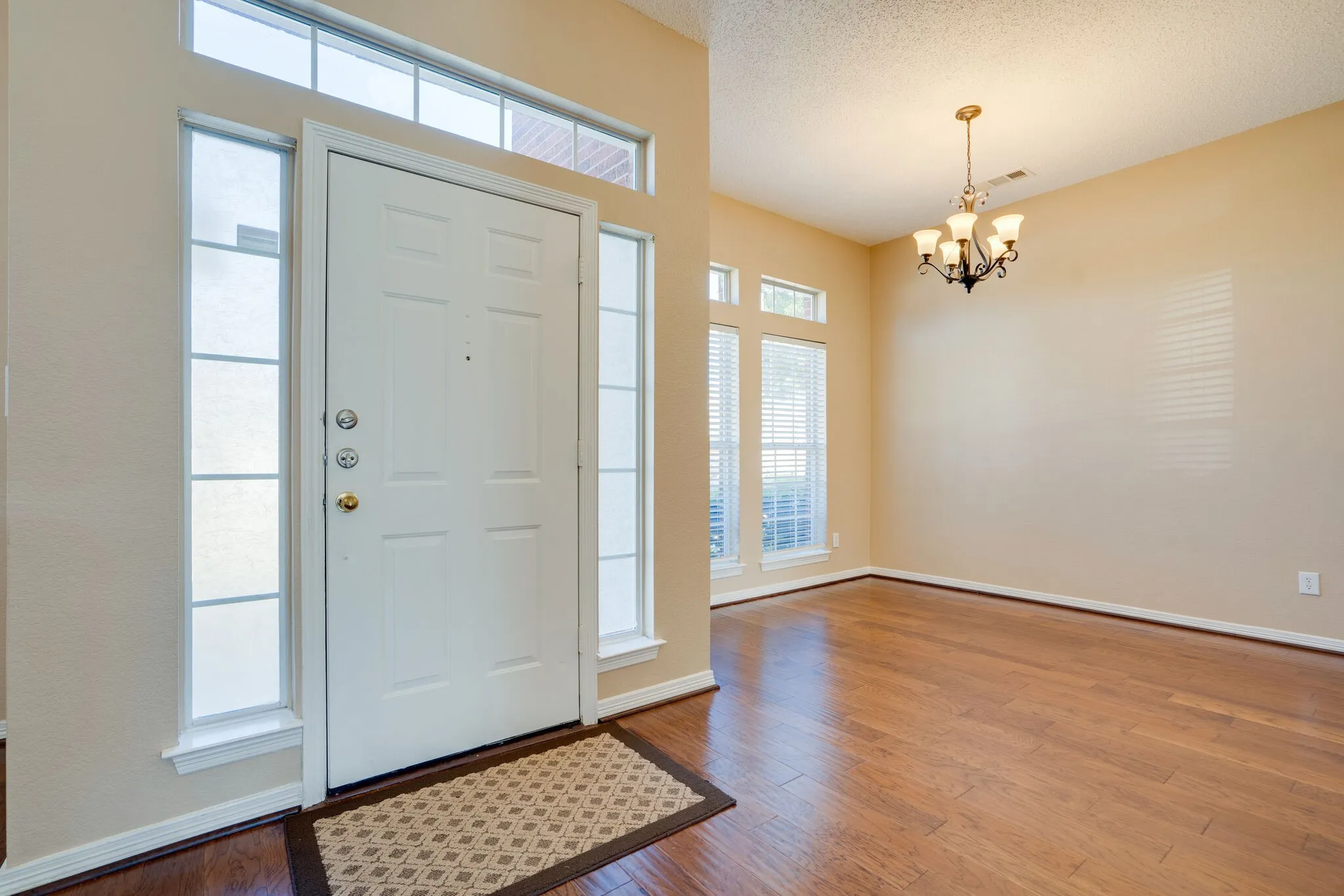 Single Family Residence For Rent in Collin County , 4036 Christopher Way, Plano, Texas 75024, 3 Bedroom, 3 Bathroom, 2 Garage spaces, 2,211 Sqft, built in 1996, mls#21386934, Real Estate Agent in Plano, Homes For Rent in Collin county, Homes For Rent in Plano, Realtor in Plano Texas, Real Estate Brokerage Independent Realty Texas, Luminita Cordes Realtor