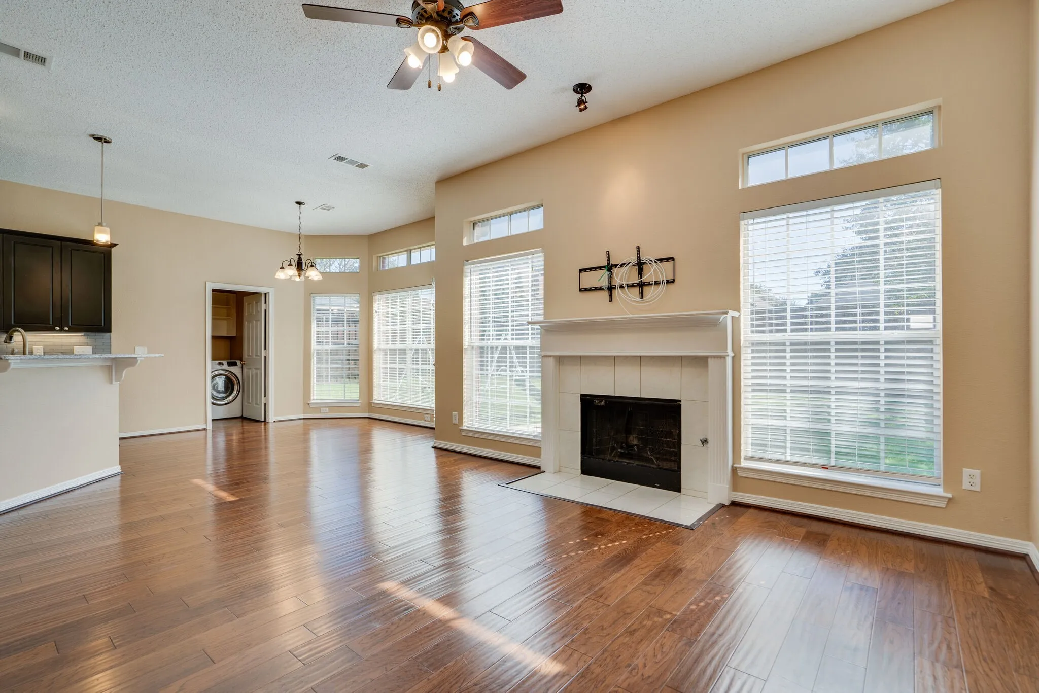 Single Family Residence For Rent in Collin County , 4036 Christopher Way, Plano, Texas 75024, 3 Bedroom, 3 Bathroom, 2 Garage spaces, 2,211 Sqft, built in 1996, mls#21386934, Real Estate Agent in Plano, Homes For Rent in Collin county, Homes For Rent in Plano, Realtor in Plano Texas, Real Estate Brokerage Independent Realty Texas, Luminita Cordes Realtor