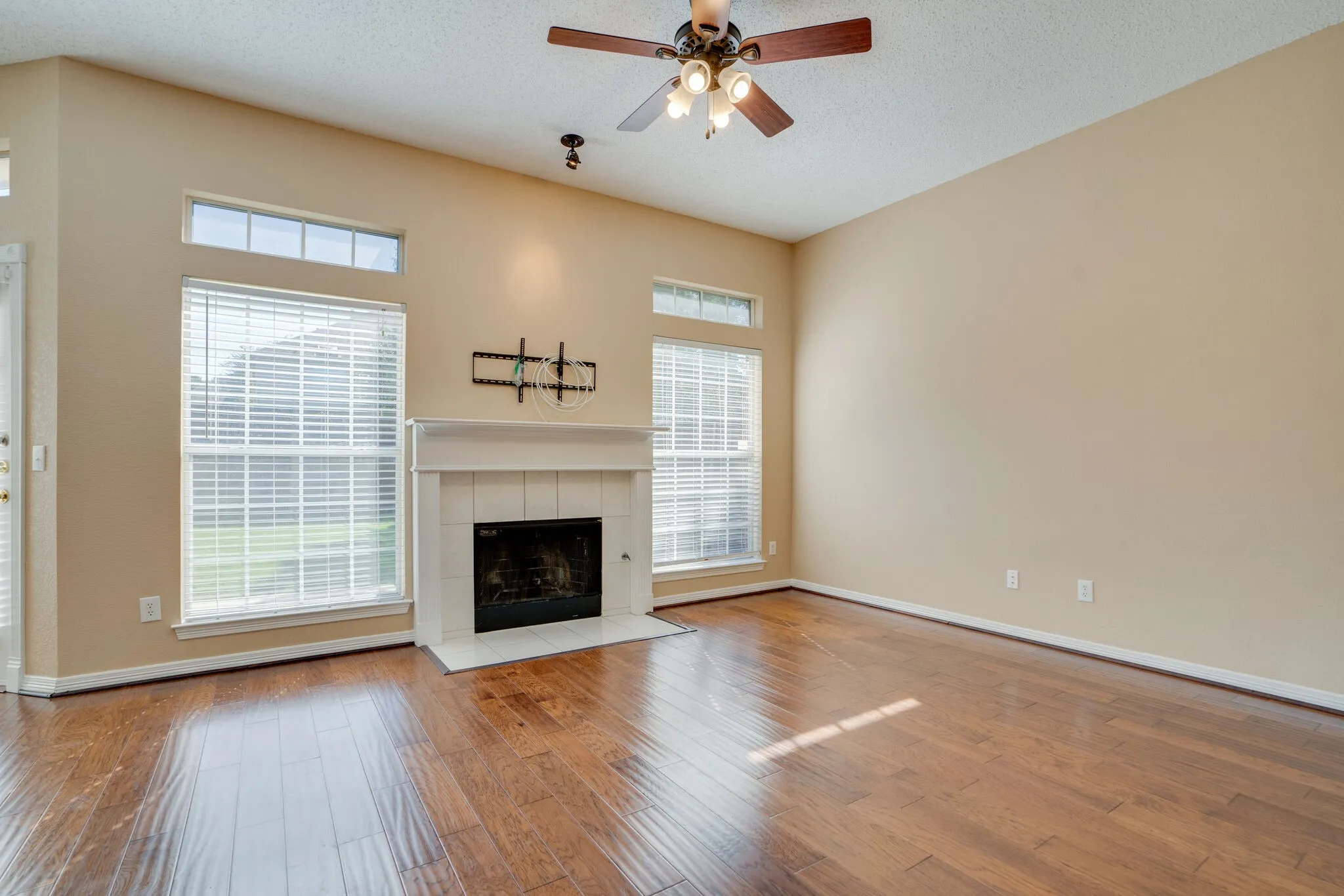 Single Family Residence For Rent in Collin County , 4036 Christopher Way, Plano, Texas 75024, 3 Bedroom, 3 Bathroom, 2 Garage spaces, 2,211 Sqft, built in 1996, mls#21386934, Real Estate Agent in Plano, Homes For Rent in Collin county, Homes For Rent in Plano, Realtor in Plano Texas, Real Estate Brokerage Independent Realty Texas, Luminita Cordes Realtor