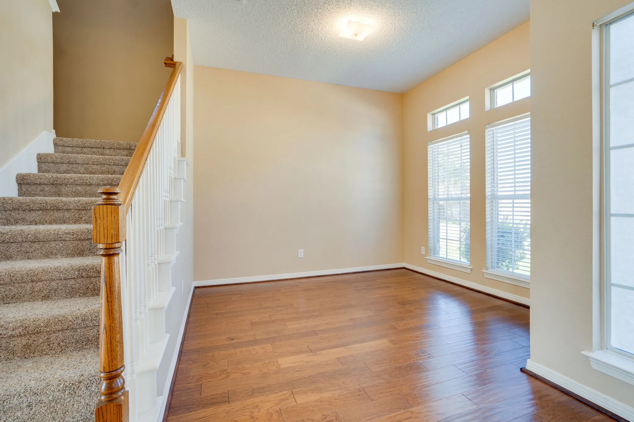 Single Family Residence For Rent in Collin County , 4036 Christopher Way, Plano, Texas 75024, 3 Bedroom, 3 Bathroom, 2 Garage spaces, 2,211 Sqft, built in 1996, mls#21386934, Real Estate Agent in Plano, Homes For Rent in Collin county, Homes For Rent in Plano, Realtor in Plano Texas, Real Estate Brokerage Independent Realty Texas, Luminita Cordes Realtor