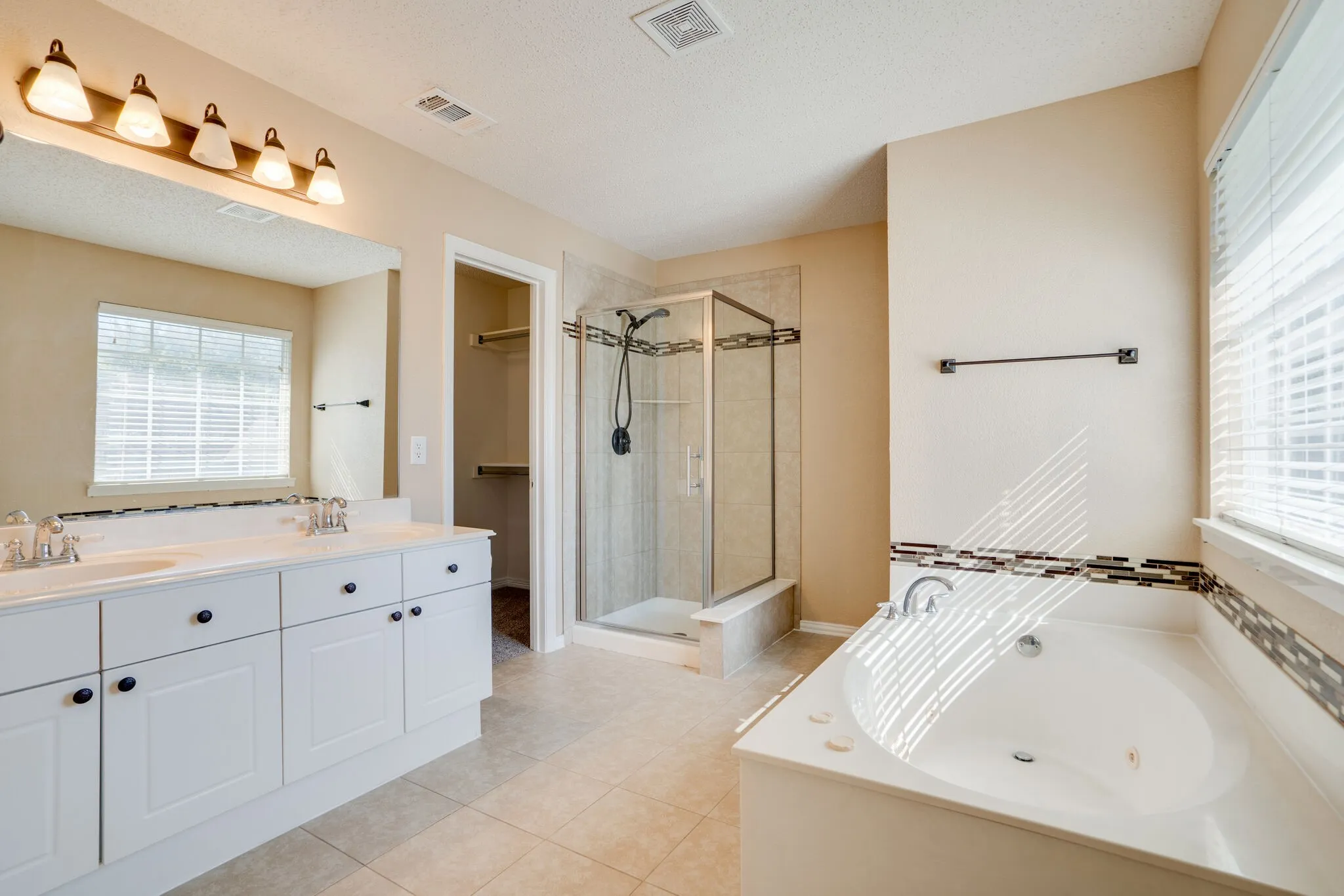 Single Family Residence For Rent in Collin County , 4036 Christopher Way, Plano, Texas 75024, 3 Bedroom, 3 Bathroom, 2 Garage spaces, 2,211 Sqft, built in 1996, mls#21386934, Real Estate Agent in Plano, Homes For Rent in Collin county, Homes For Rent in Plano, Realtor in Plano Texas, Real Estate Brokerage Independent Realty Texas, Luminita Cordes Realtor