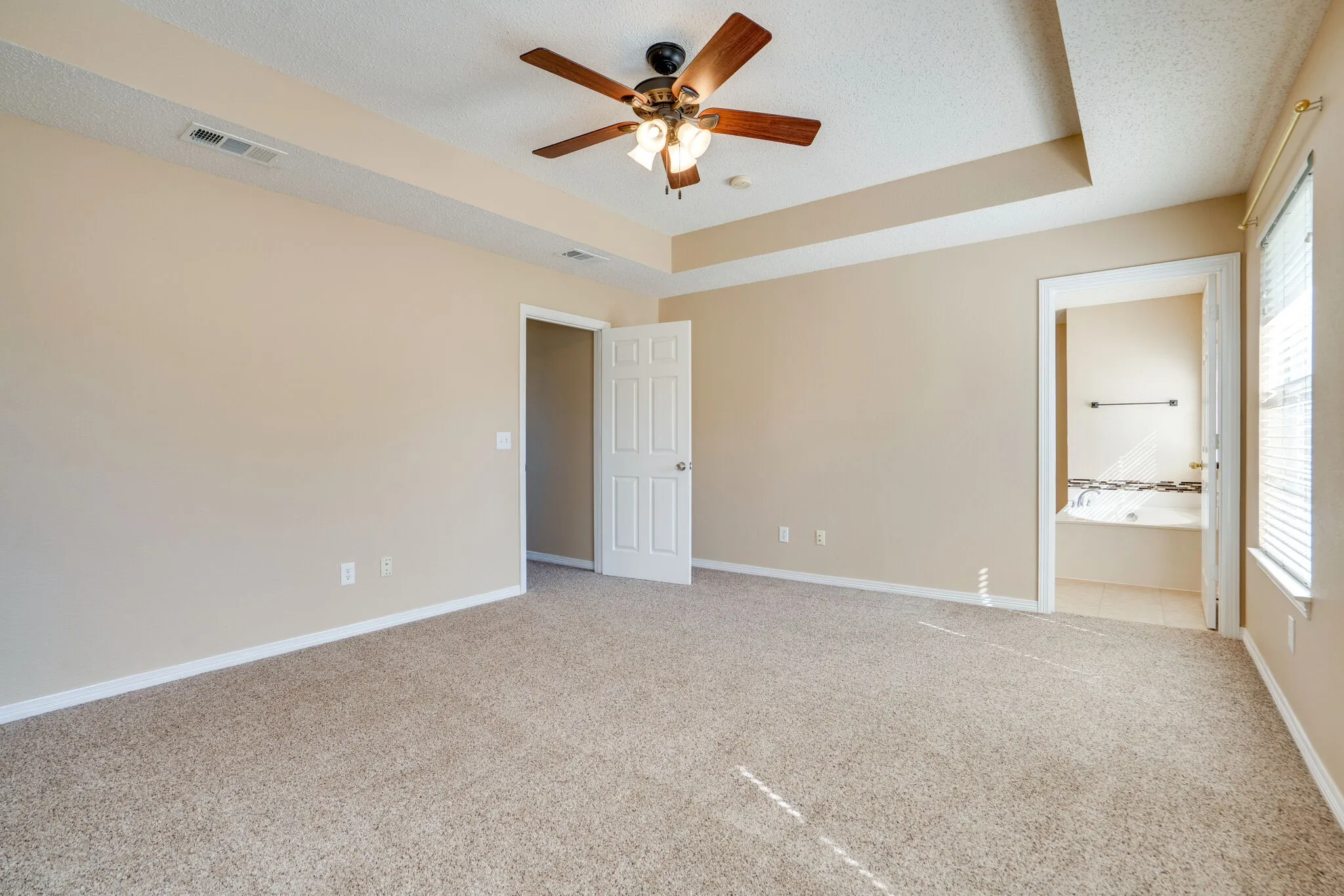 Single Family Residence For Rent in Collin County , 4036 Christopher Way, Plano, Texas 75024, 3 Bedroom, 3 Bathroom, 2 Garage spaces, 2,211 Sqft, built in 1996, mls#21386934, Real Estate Agent in Plano, Homes For Rent in Collin county, Homes For Rent in Plano, Realtor in Plano Texas, Real Estate Brokerage Independent Realty Texas, Luminita Cordes Realtor